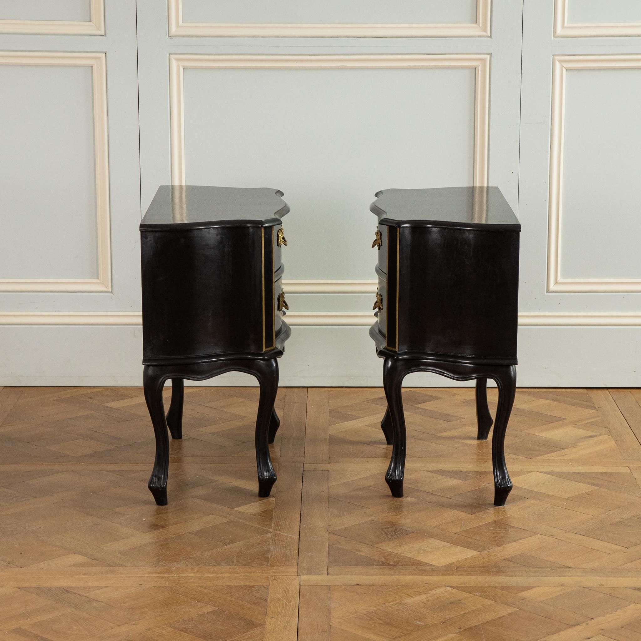 Louis XV Style Black Lacquer Chest of Drawers In New Condition For Sale In London, Park Royal