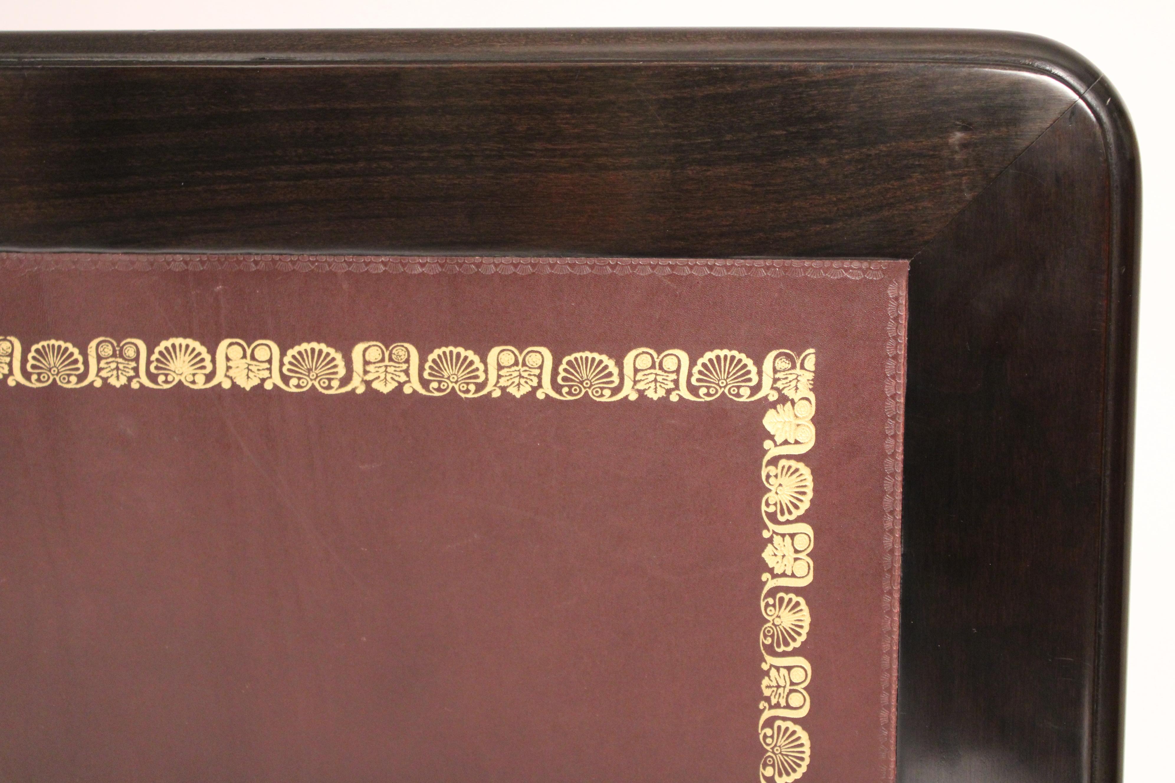 Louis XV Stil Schwarzer Lack  Schreibtisch Made by Baker (Bronze) im Angebot