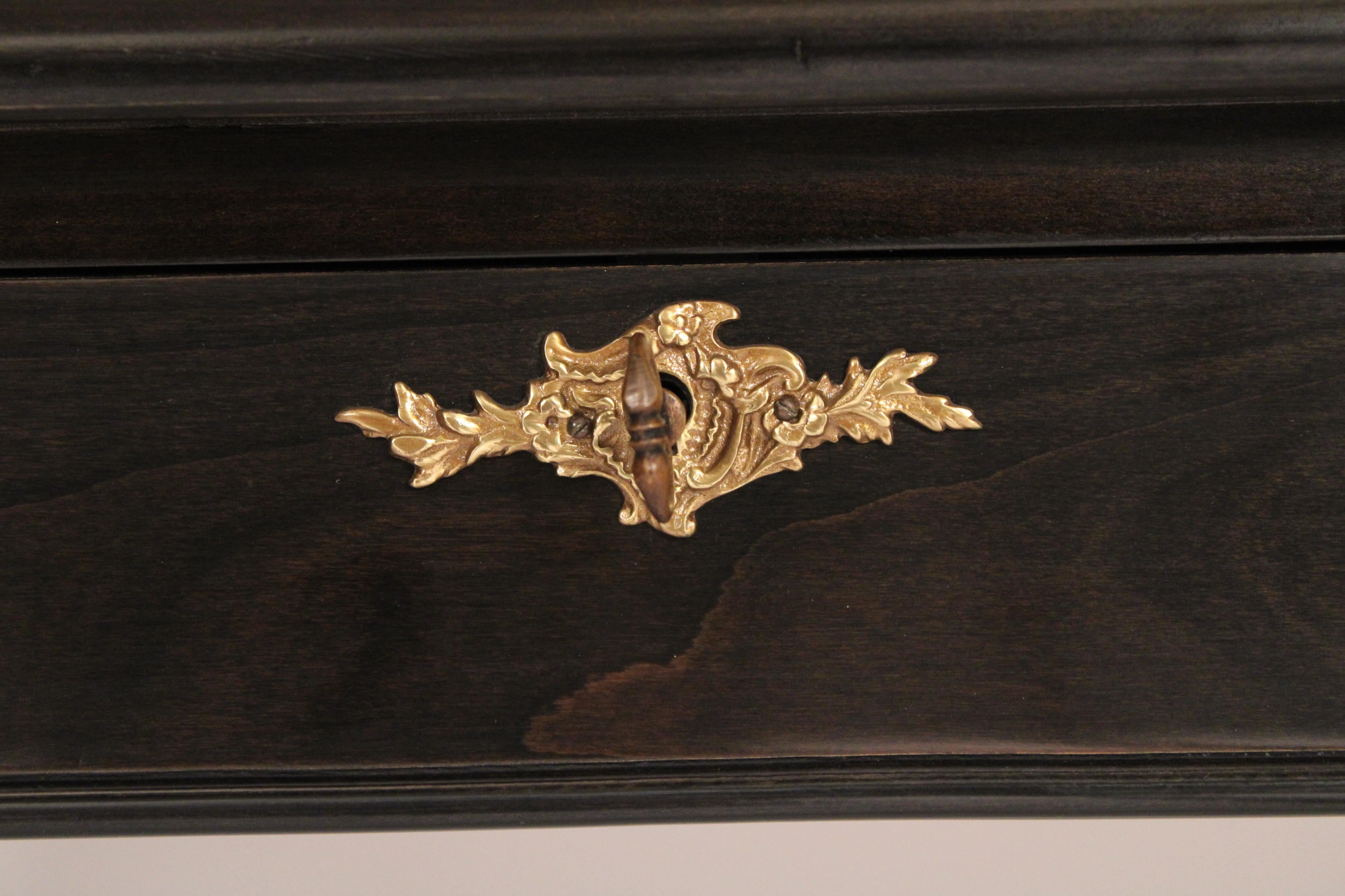 Louis XV Stil Schwarzer Lack  Schreibtisch Made by Baker im Angebot 2
