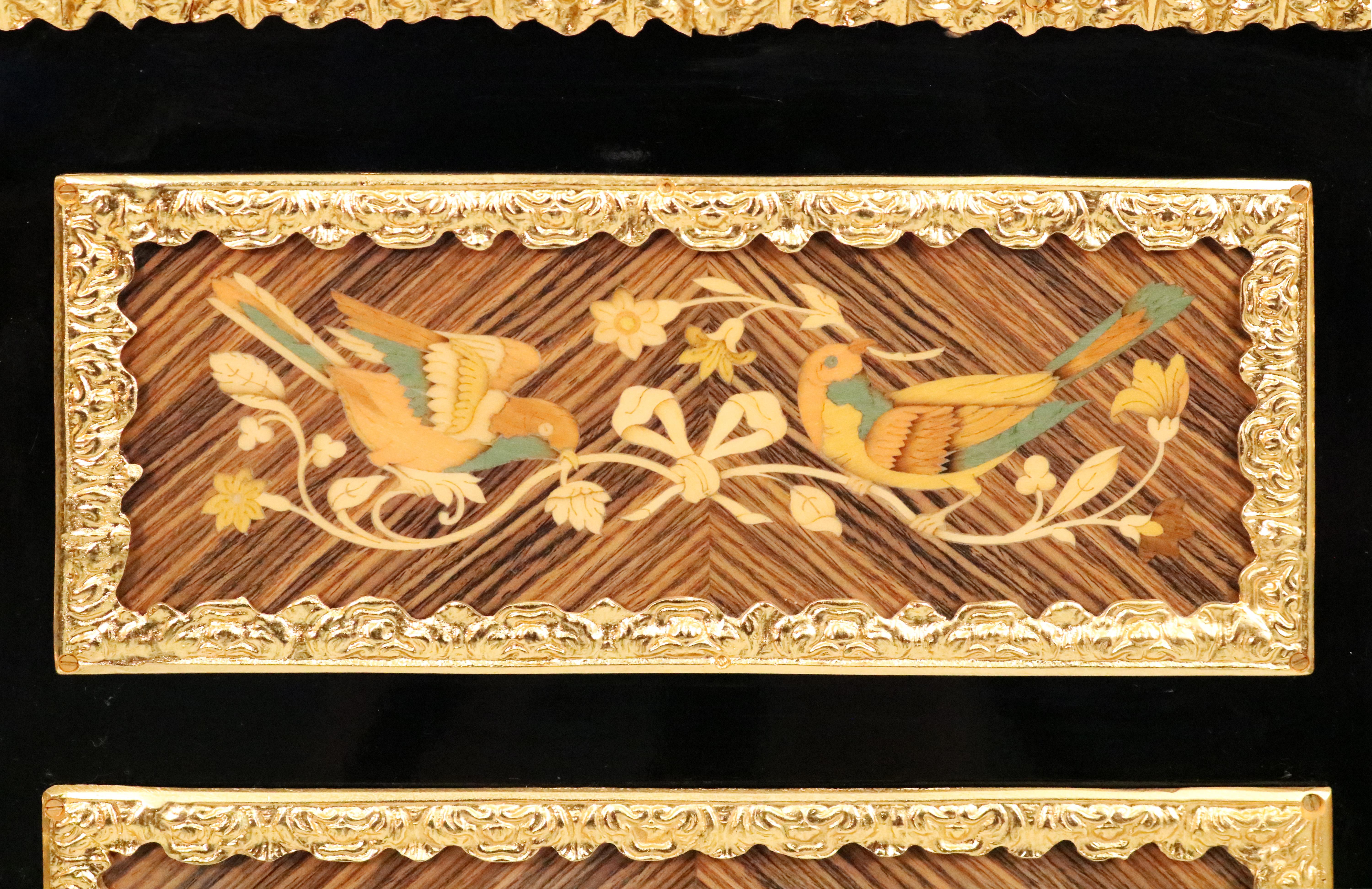 Schwarz lackierte Standuhr im Louis-XV-Stil mit Goldbronze-Goldbronze-Beschlägen im Angebot 1