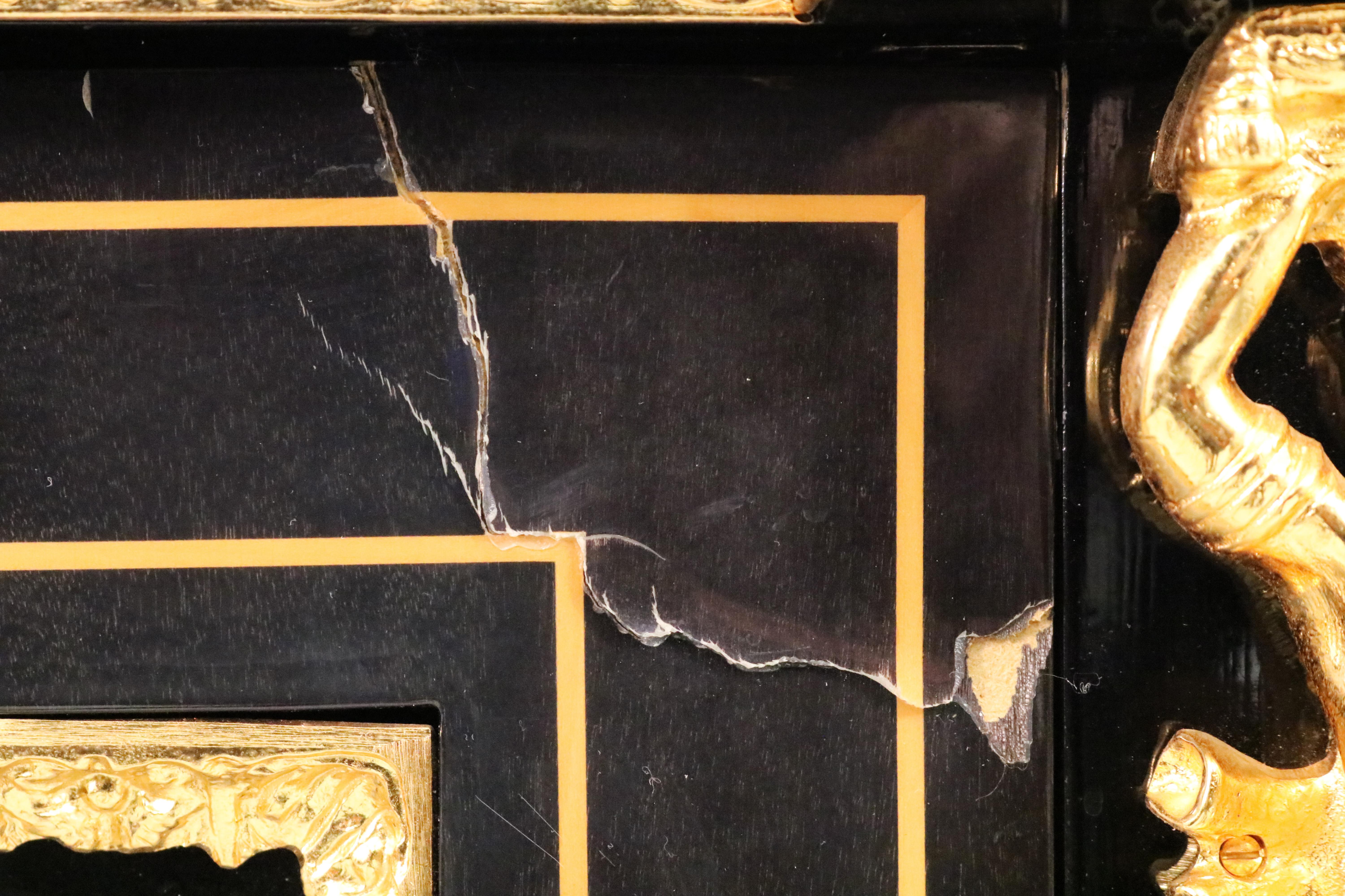 Schwarz lackierte Standuhr im Louis-XV-Stil mit Goldbronze-Goldbronze-Beschlägen im Angebot 8