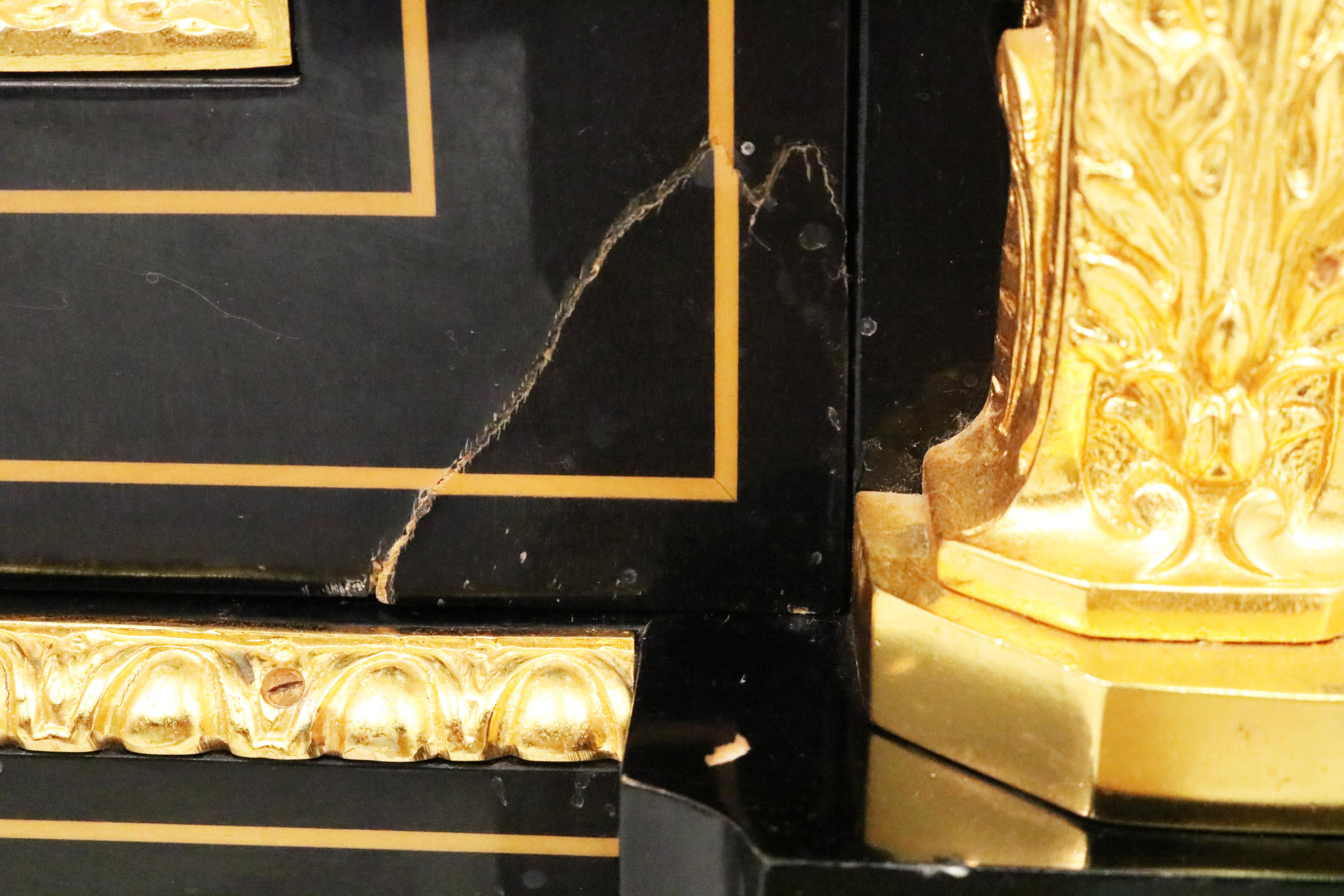Schwarz lackierte Standuhr im Louis-XV-Stil mit Goldbronze-Goldbronze-Beschlägen im Angebot 10