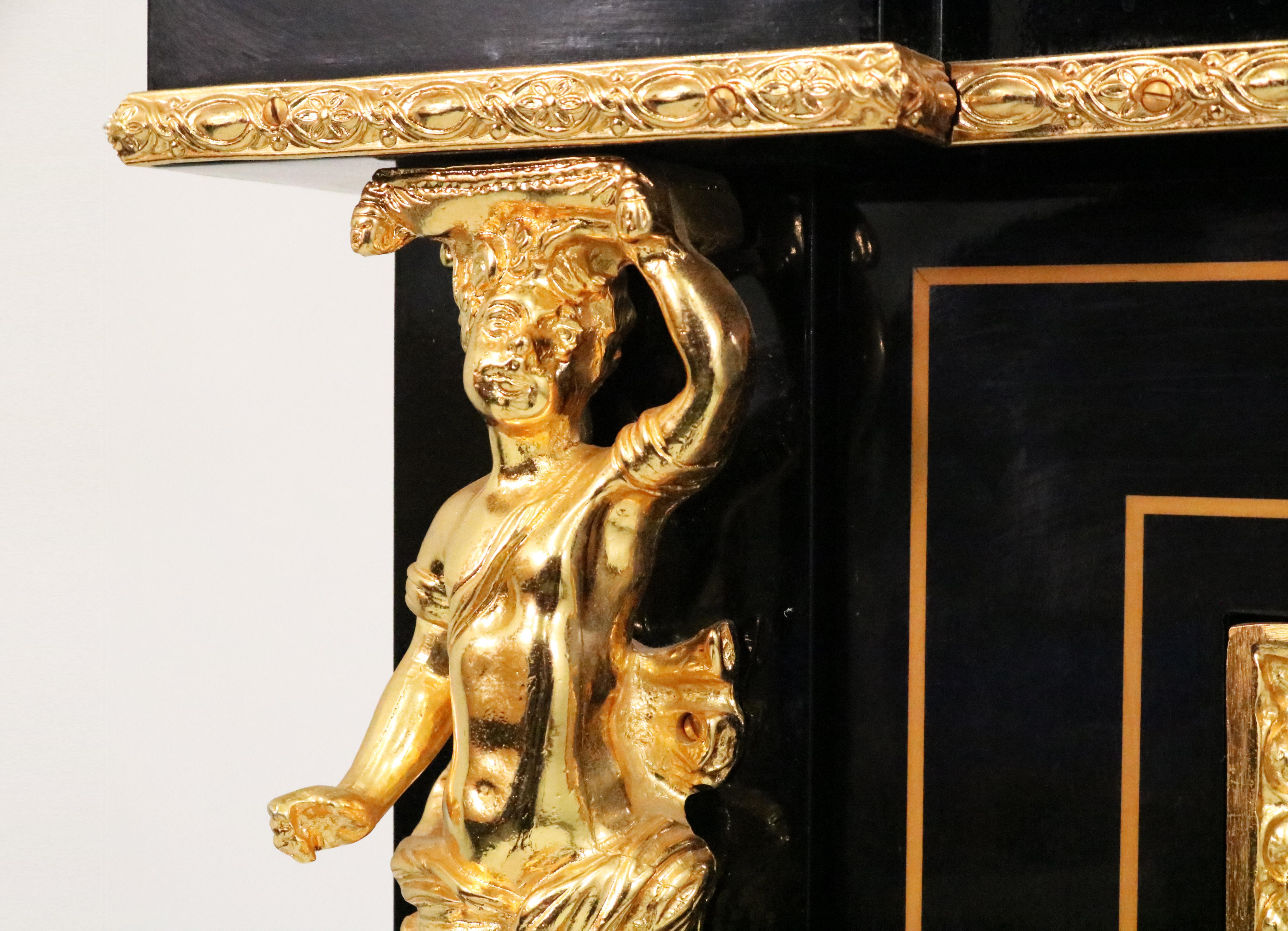 Schwarz lackierte Standuhr im Louis-XV-Stil mit Goldbronze-Goldbronze-Beschlägen (Bronze) im Angebot