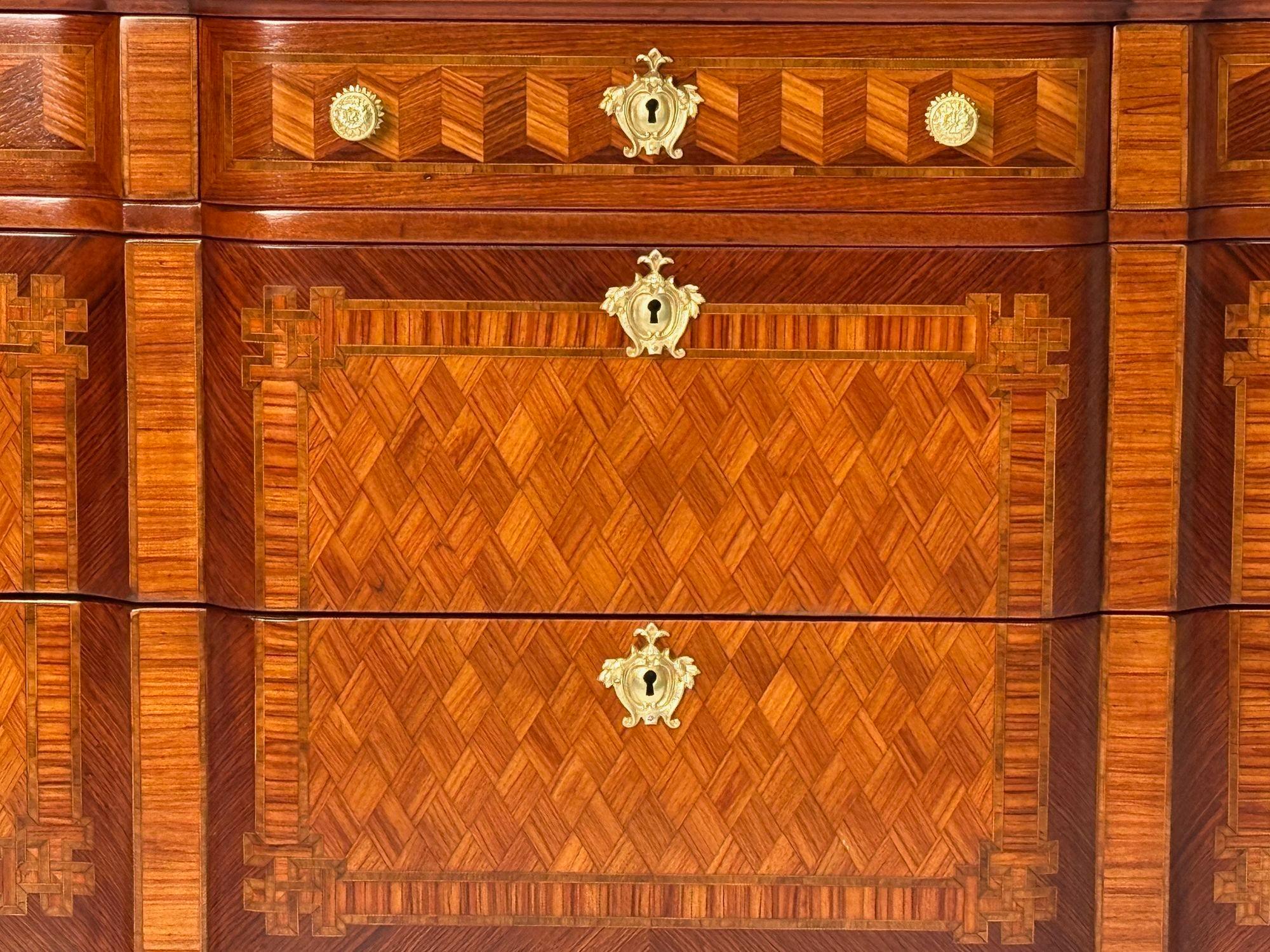 Commode francese a blocco, stile Luigi XV, legno di Re, bronzo, XIX secolo in vendita 6