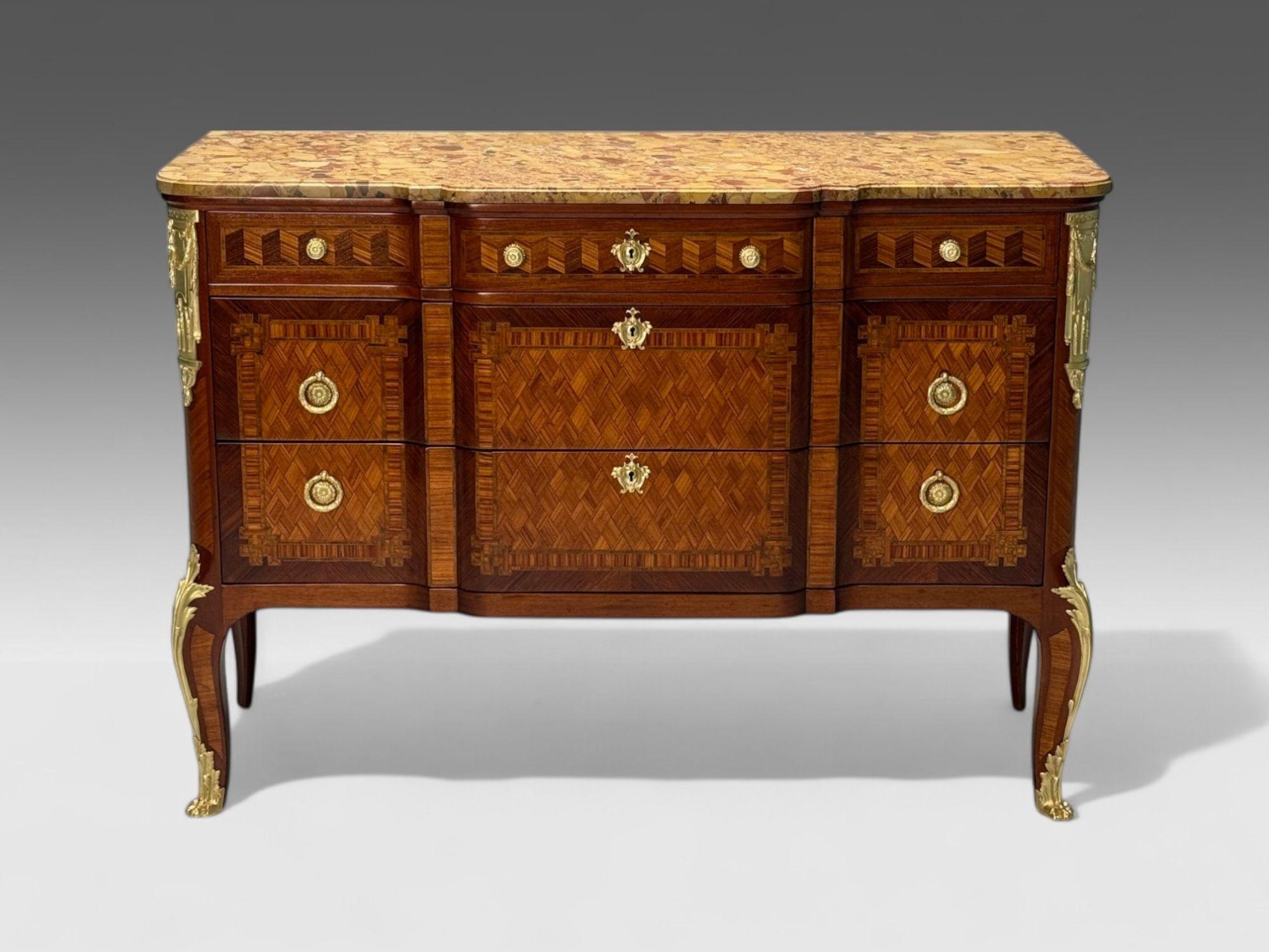 Francese Commode francese a blocco, stile Luigi XV, legno di Re, bronzo, XIX secolo in vendita