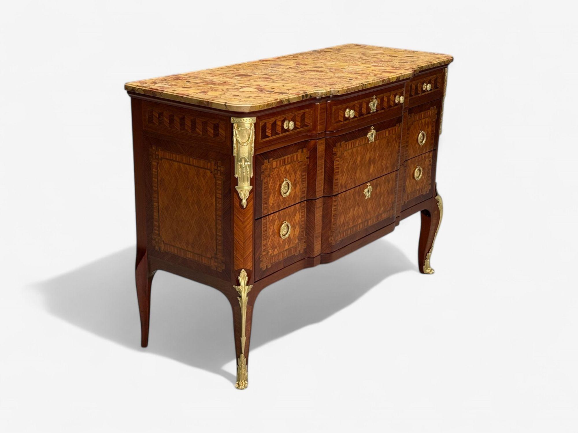 Commode francese a blocco, stile Luigi XV, legno di Re, bronzo, XIX secolo In condizioni buone in vendita a Manhasset, NY