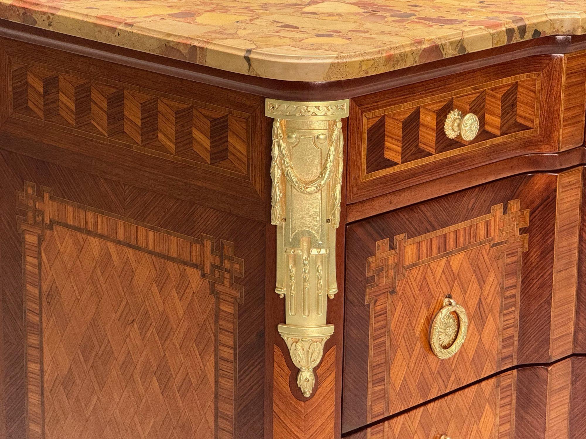 Bronzo Commode francese a blocco, stile Luigi XV, legno di Re, bronzo, XIX secolo in vendita