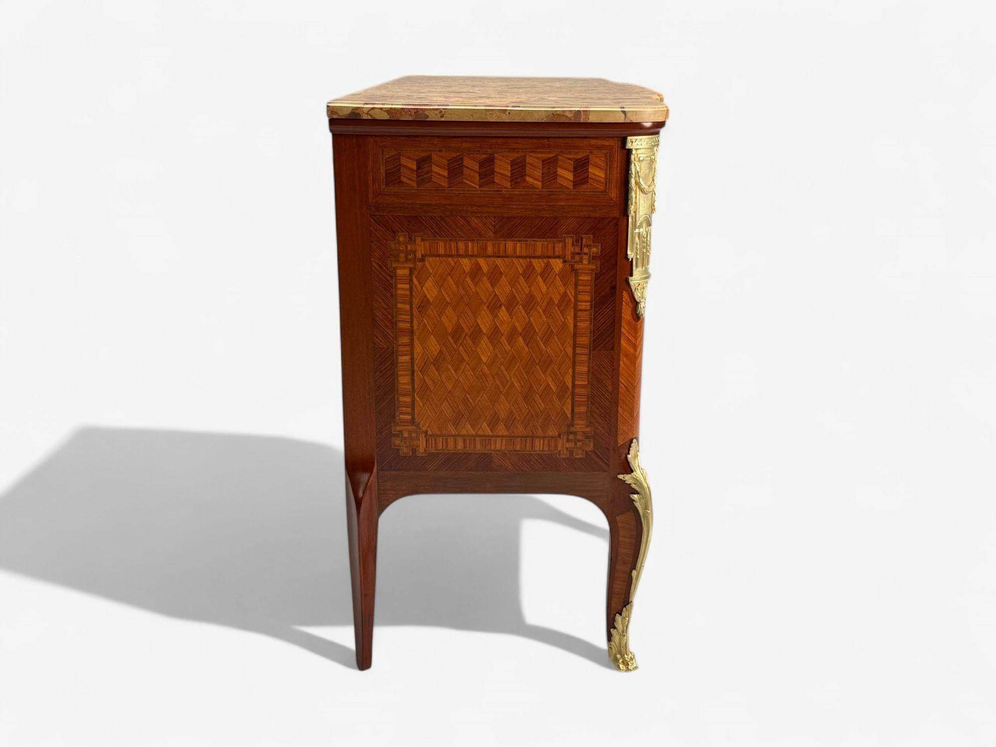 Commode francese a blocco, stile Luigi XV, legno di Re, bronzo, XIX secolo in vendita 1