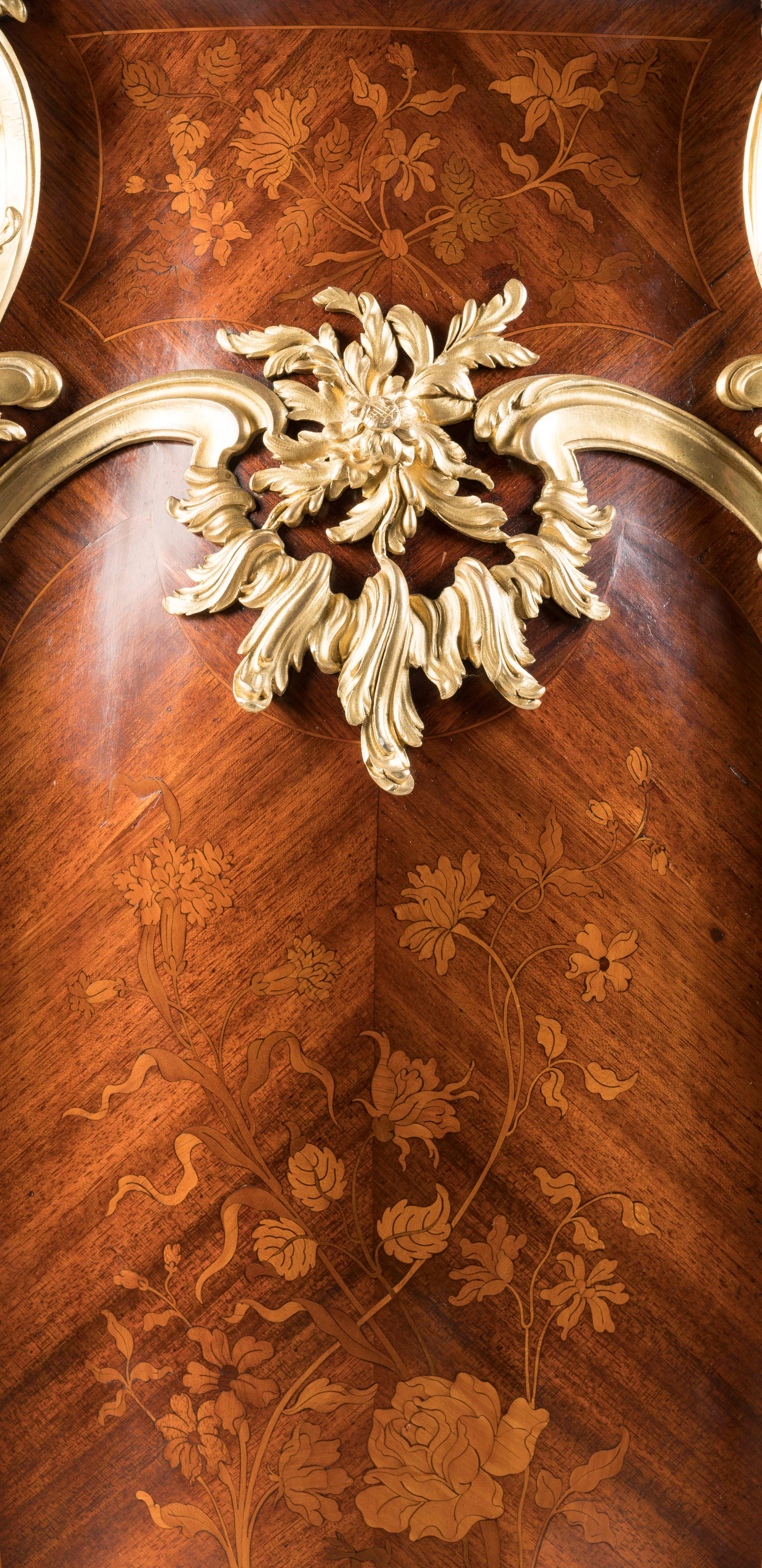 Louis XV Style Bombé Form Marquetry Inlaid Pedestal by François Linke of Paris For Sale 1