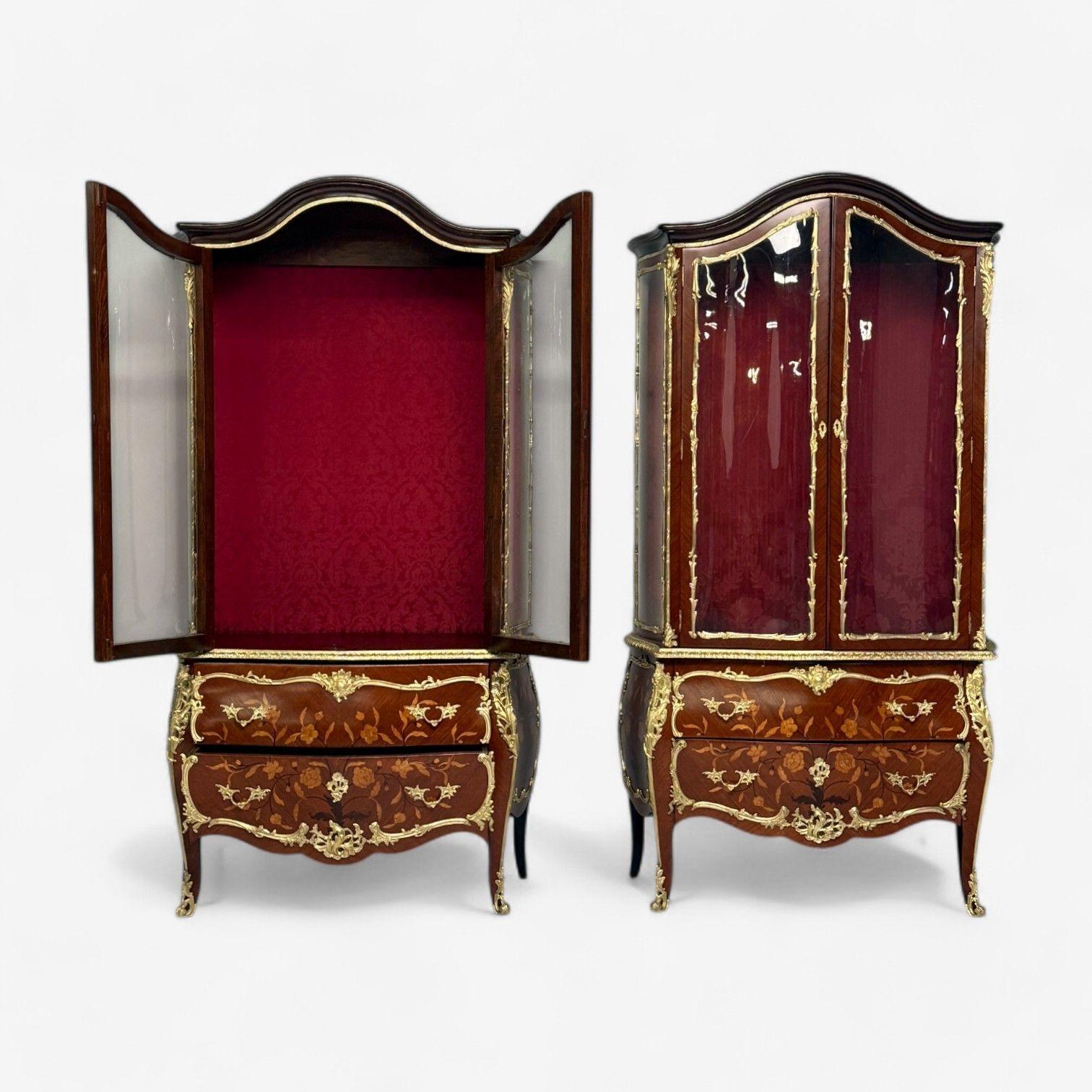 Vitrine a bombe in stile Luigi XV, bronzo ormolato, intarsi, Francia, 19° secolo in vendita 4
