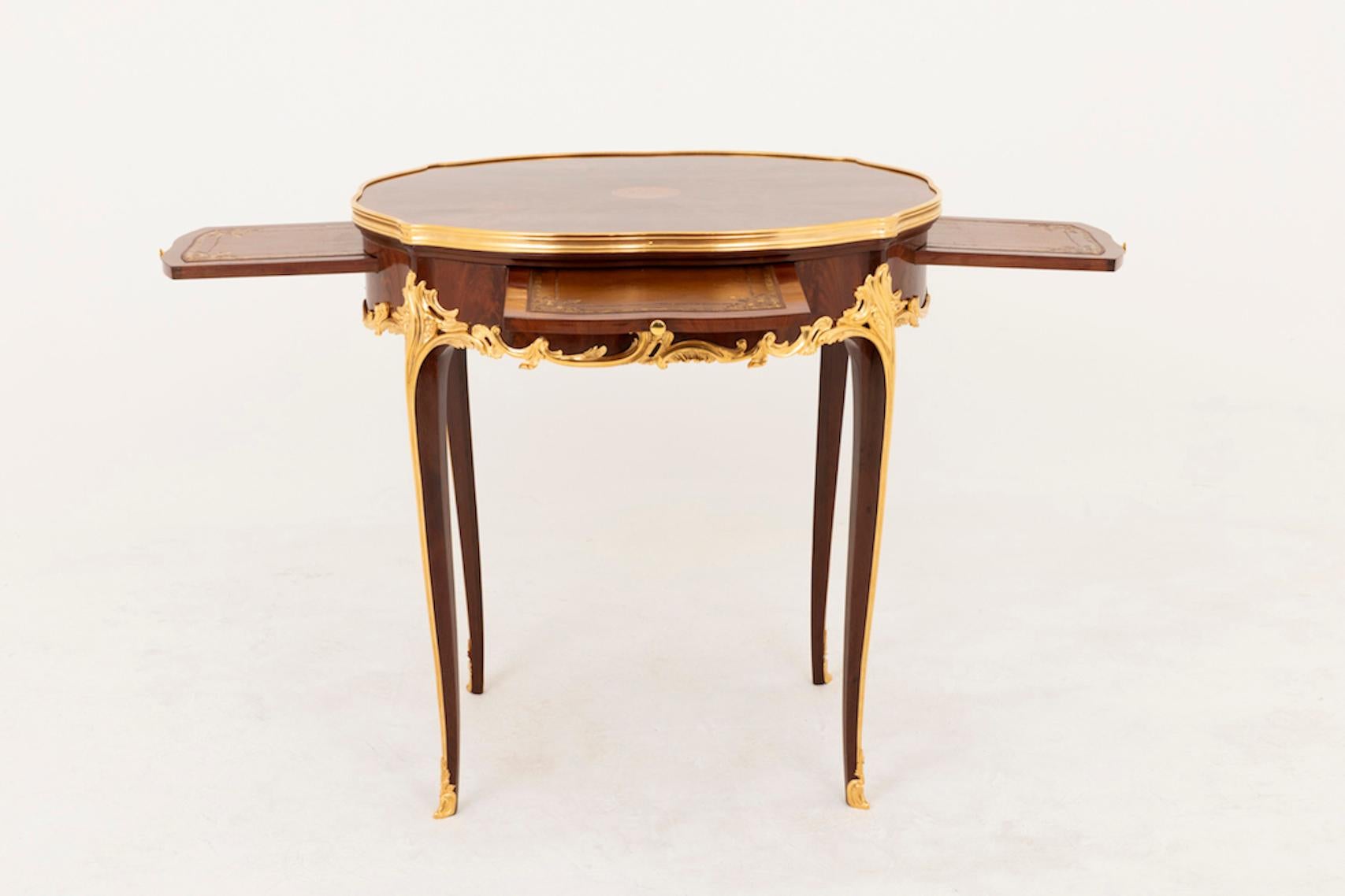 French Louis XV Style Bouillotte Table in Kingwood, Late 19th Century For Sale