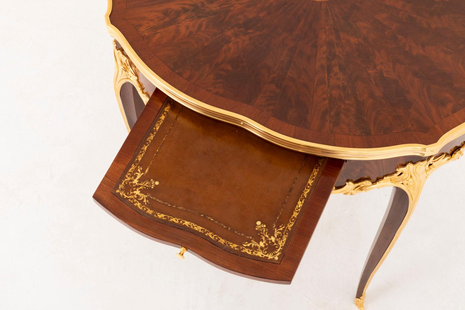XIXe siècle Table bouillotte de style Louis XV en bois de violette, fin du 19ème siècle en vente