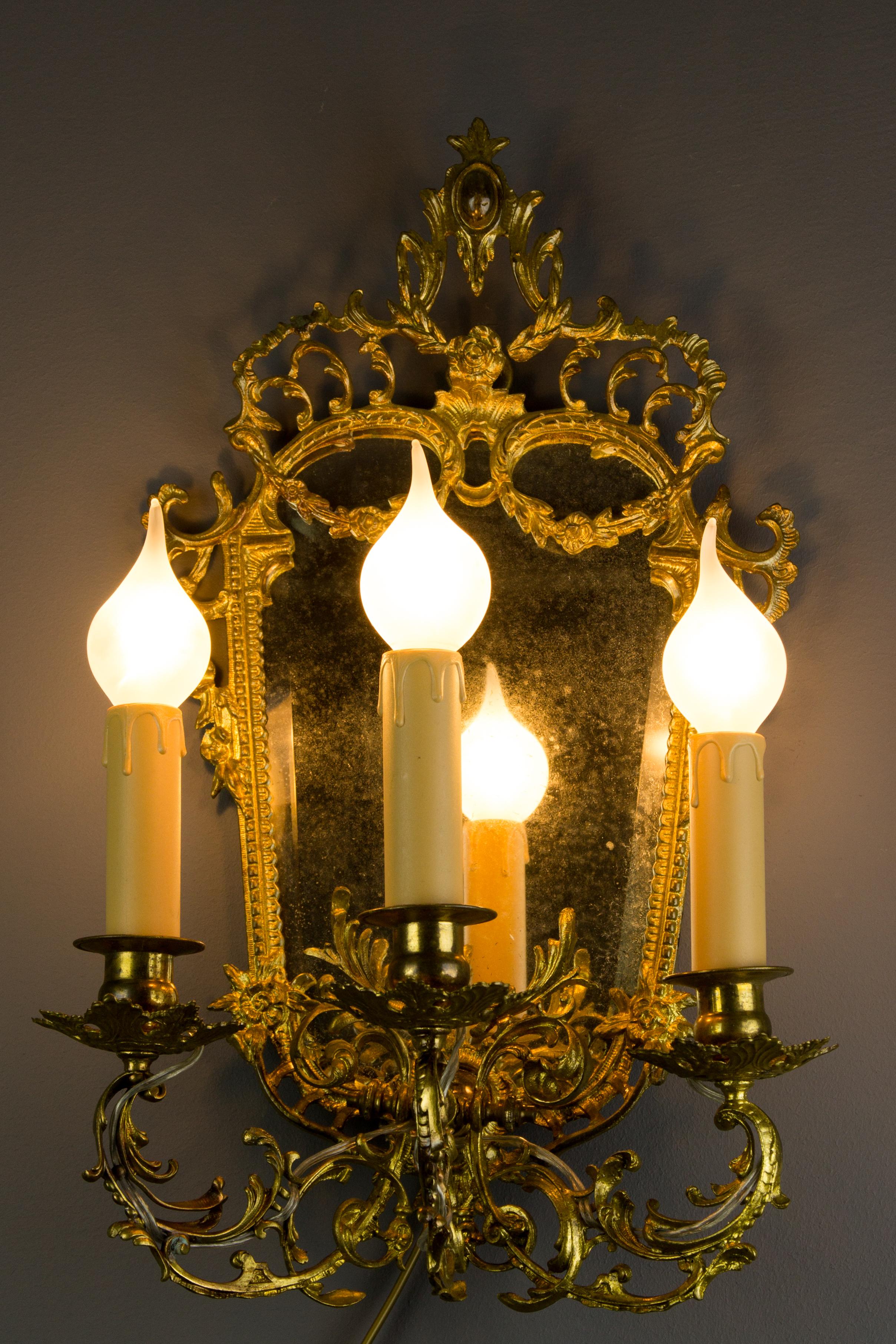 Louis XV Style Brass and Bronze Three-Arm Mirrored Girandole Wall Sconce In Good Condition For Sale In Barntrup, DE