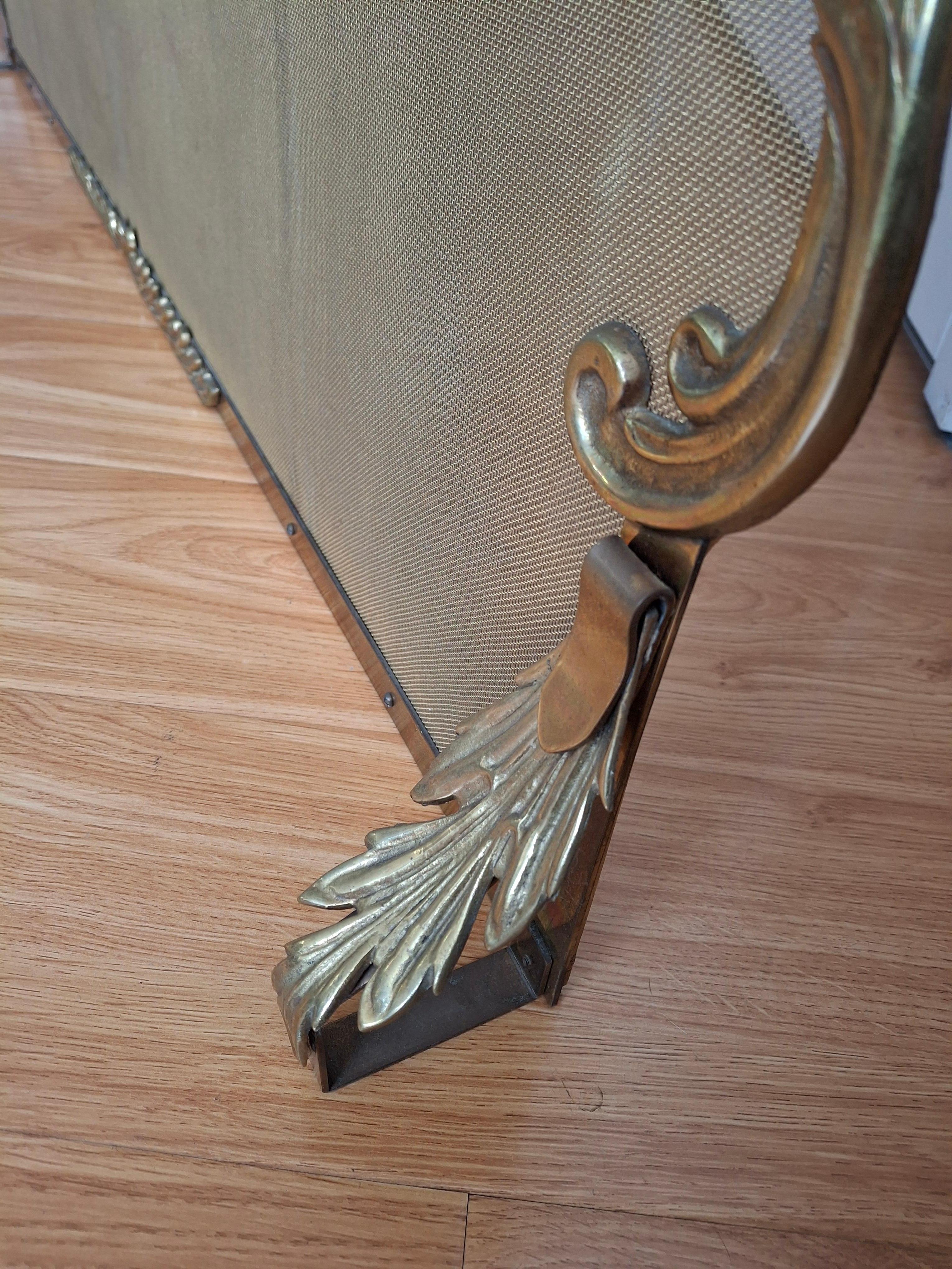 Pantalla de latón para chimenea estilo Luis XV en venta 2