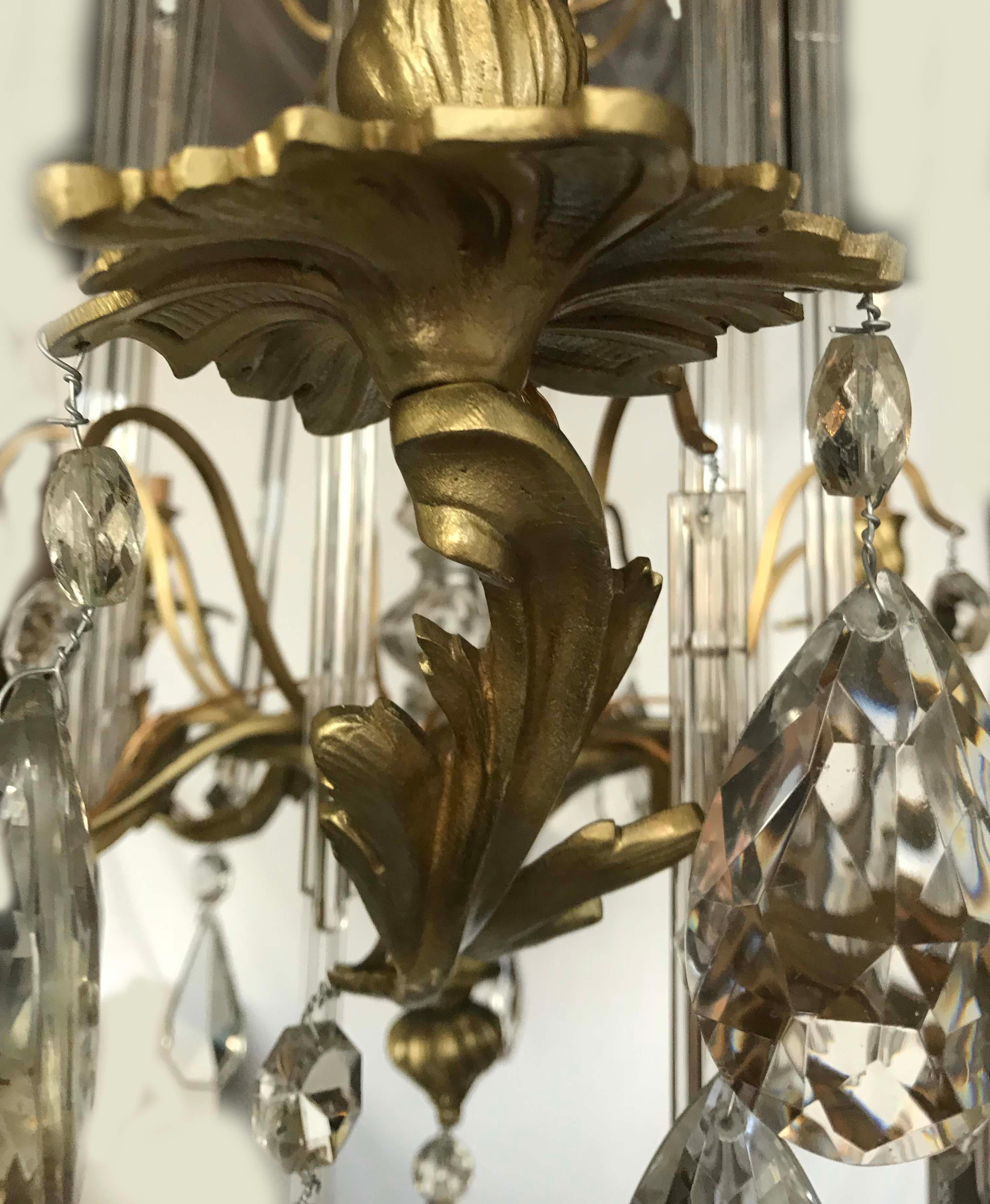 Kronleuchter aus Bronze und Kristall im Louis-XV-Stil im Zustand „Relativ gut“ im Angebot in Miami, FL