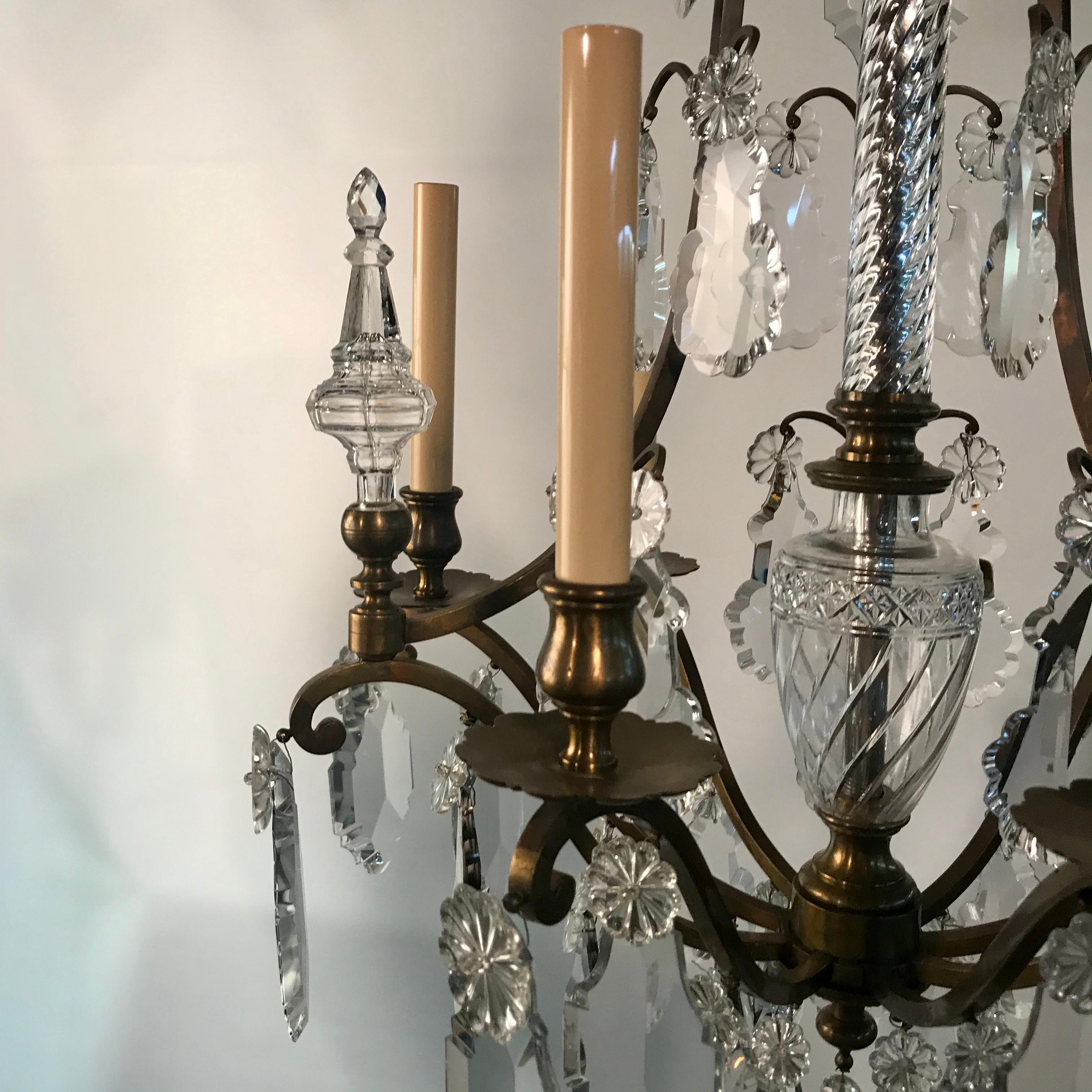 XIXe siècle Lustre à six lumières de style Louis XV en bronze et cristal en vente