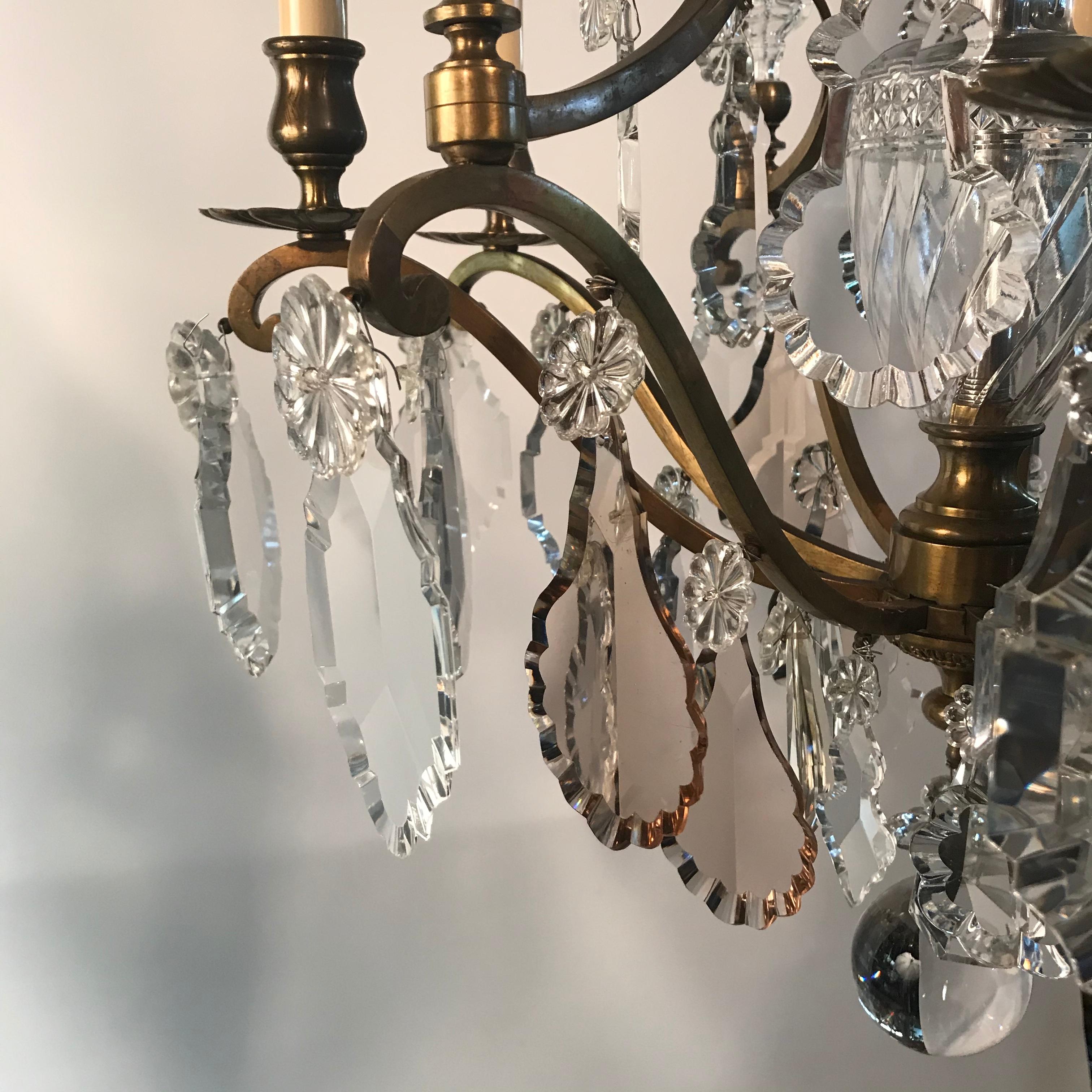 Sechs-Licht-Kronleuchter aus Bronze und Kristall im Louis XV.-Stil im Angebot 3