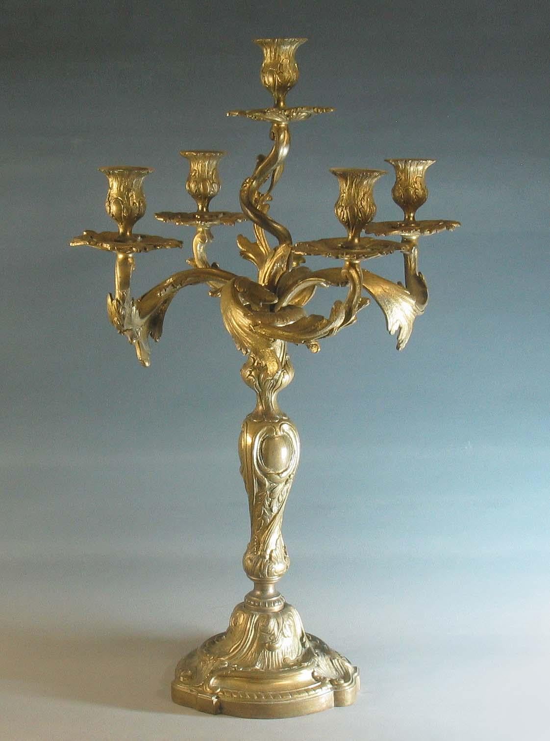 Candelabro a cinque luci in bronzo in stile Luigi XV in vendita 2