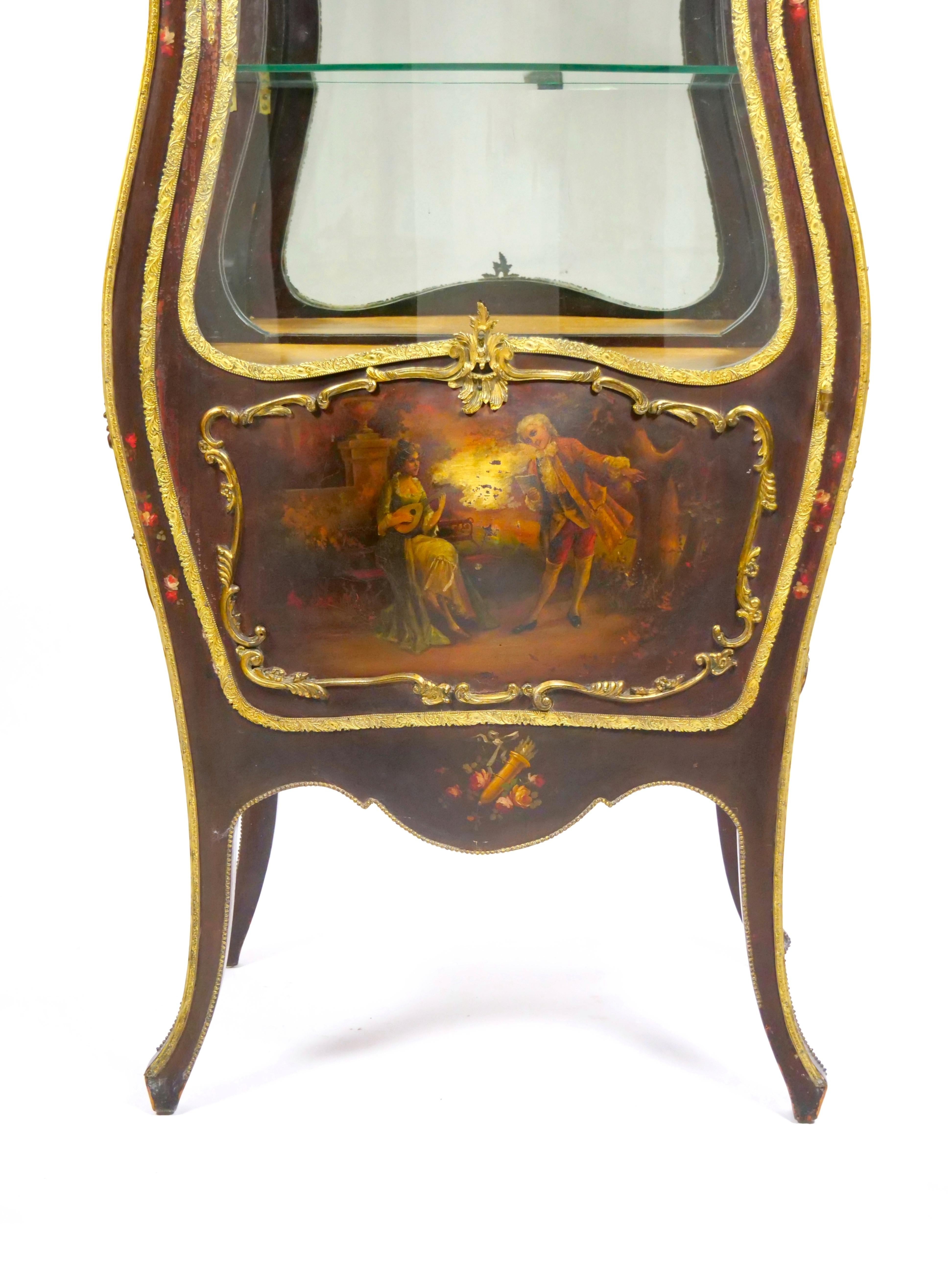 Louis XV Style Bronze Mounted Hand Painted / Decorated Curio Vitrine Cabinet In Good Condition For Sale In Tarry Town, NY