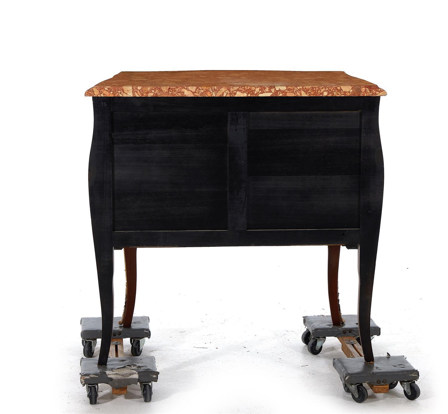 Francese Commode in stile Luigi XV con montatura in bronzo, legno di re e piano in marmo, XIX secolo in vendita