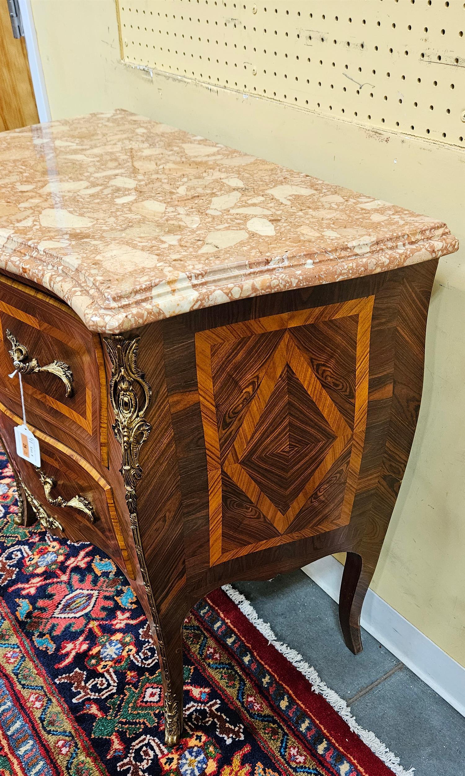 Commode in stile Luigi XV con montatura in bronzo, legno di re e piano in marmo, XIX secolo In condizioni buone in vendita a Savannah, GA