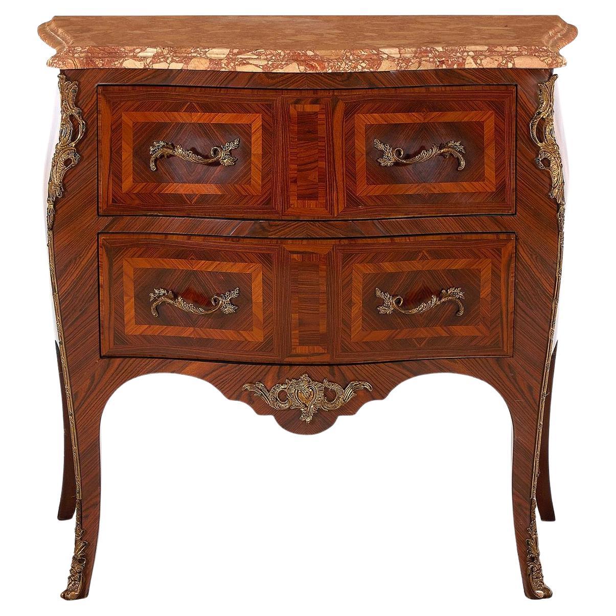 Commode in stile Luigi XV con montatura in bronzo, legno di re e piano in marmo, XIX secolo