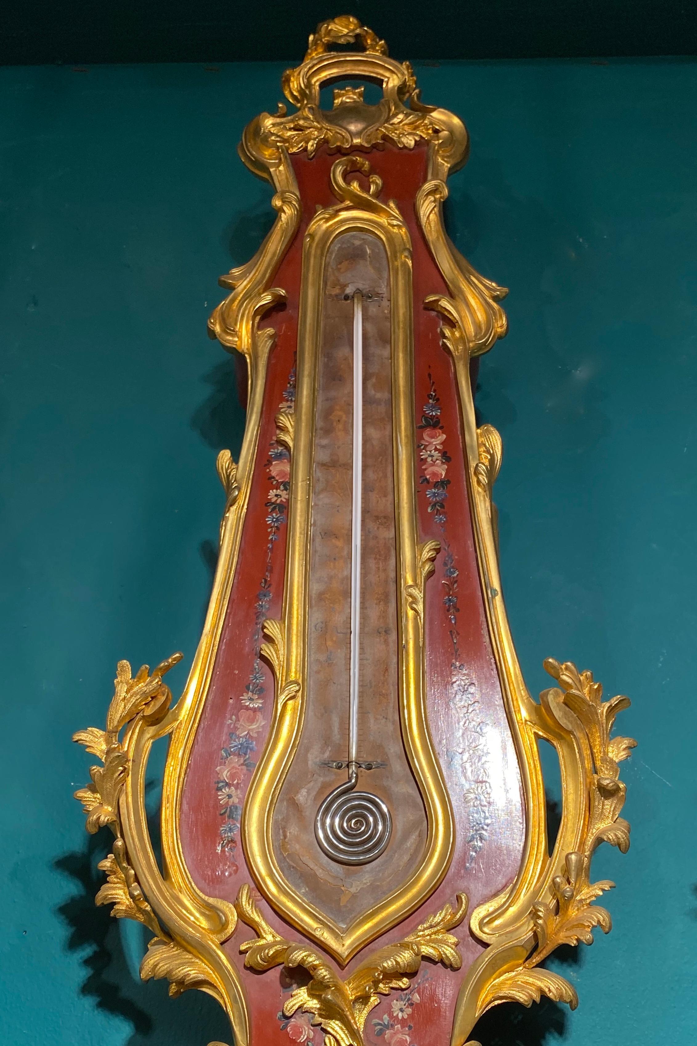 Verni Martin, bemalte Uhr und Wandleuchter-Garnitur im Louis XV-Stil mit Bronzebeschlägen im Angebot 4