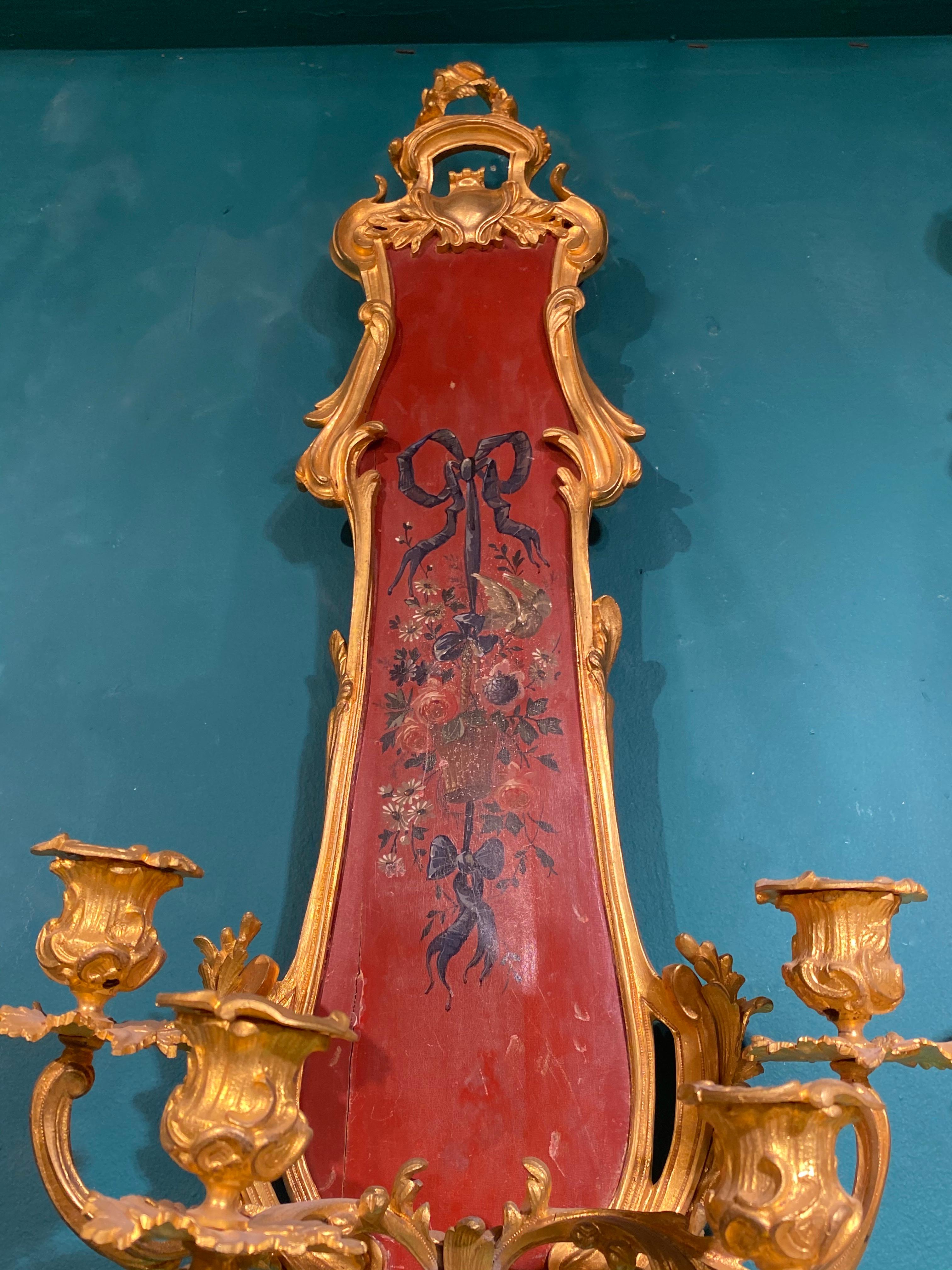 Juego de Reloj y Apliques de Garniture Franceses Estilo Louis XV Pintados Vernis Martin Bronce en venta