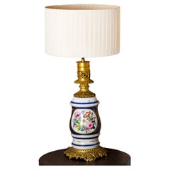 Lampada da tavolo in bronzo e porcellana in stile Luigi XV, XIX secolo