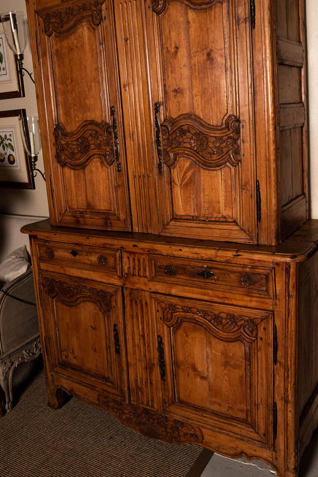 Louis XV Style Buffet Cabinet, circa 1750s In Good Condition In Stamford, CT