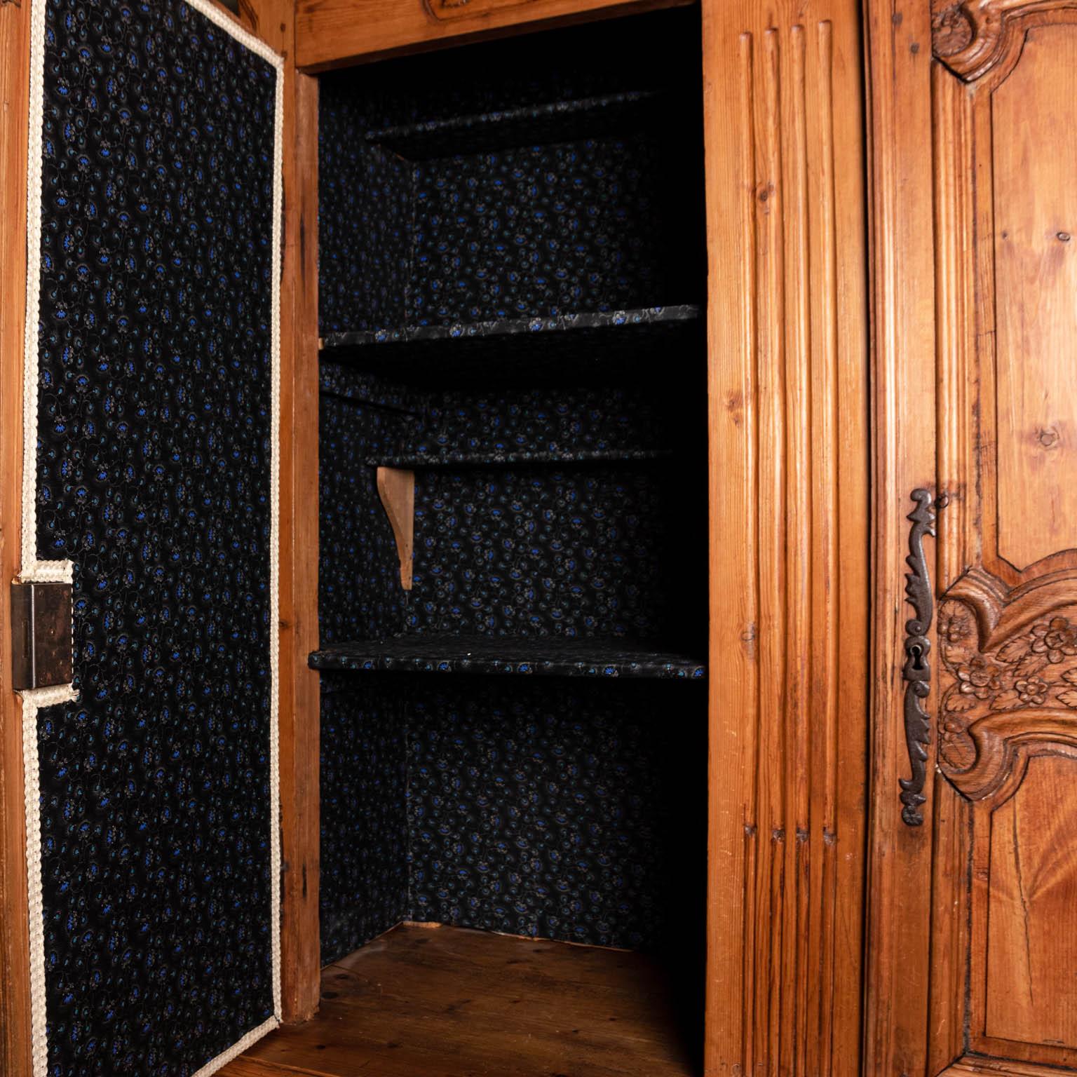 Mid-18th Century Louis XV Style Buffet Cabinet, circa 1750s