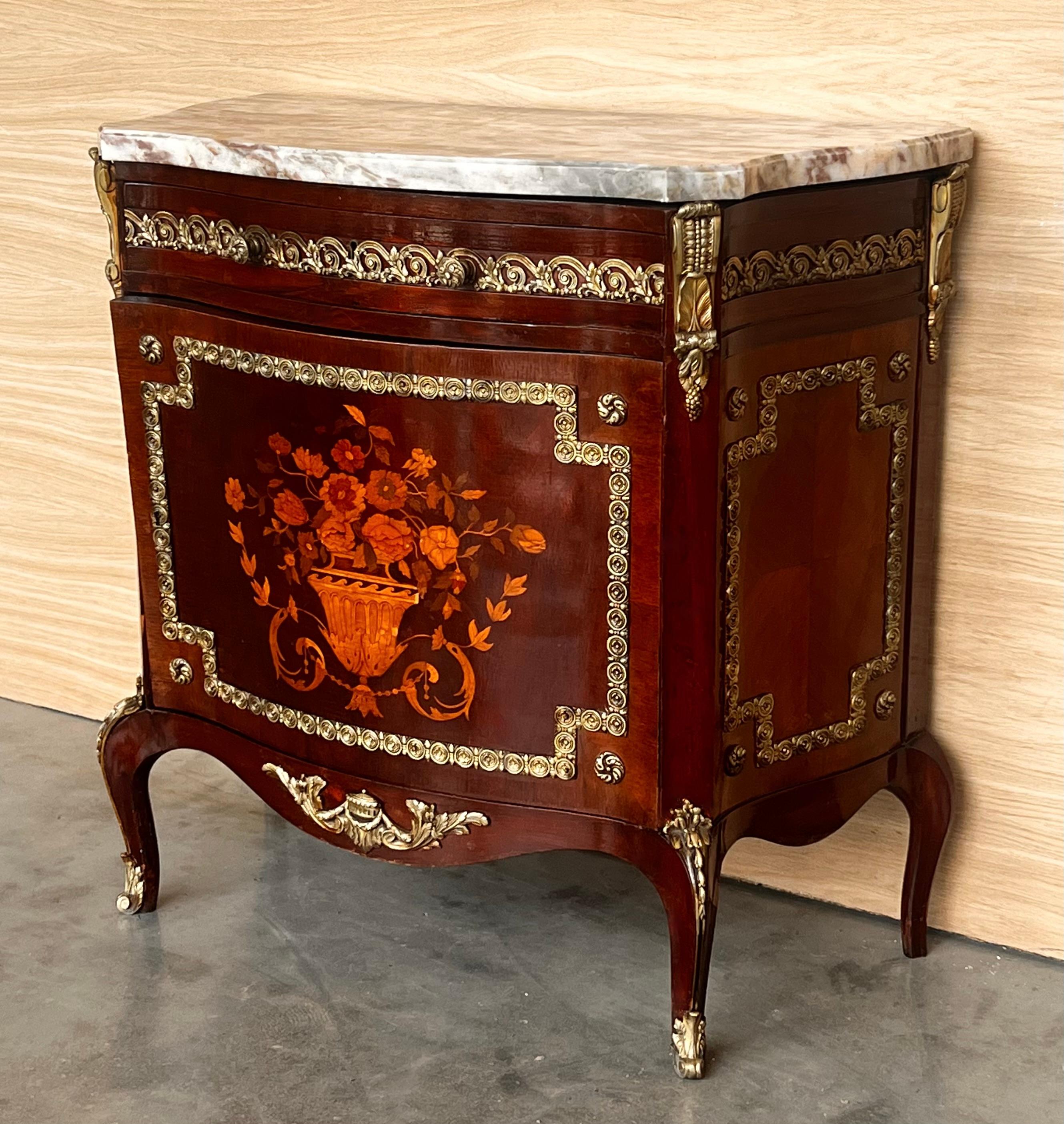 Louis XV-Style Buffet with Floral Marquetry with drawer and door In Good Condition For Sale In Miami, FL