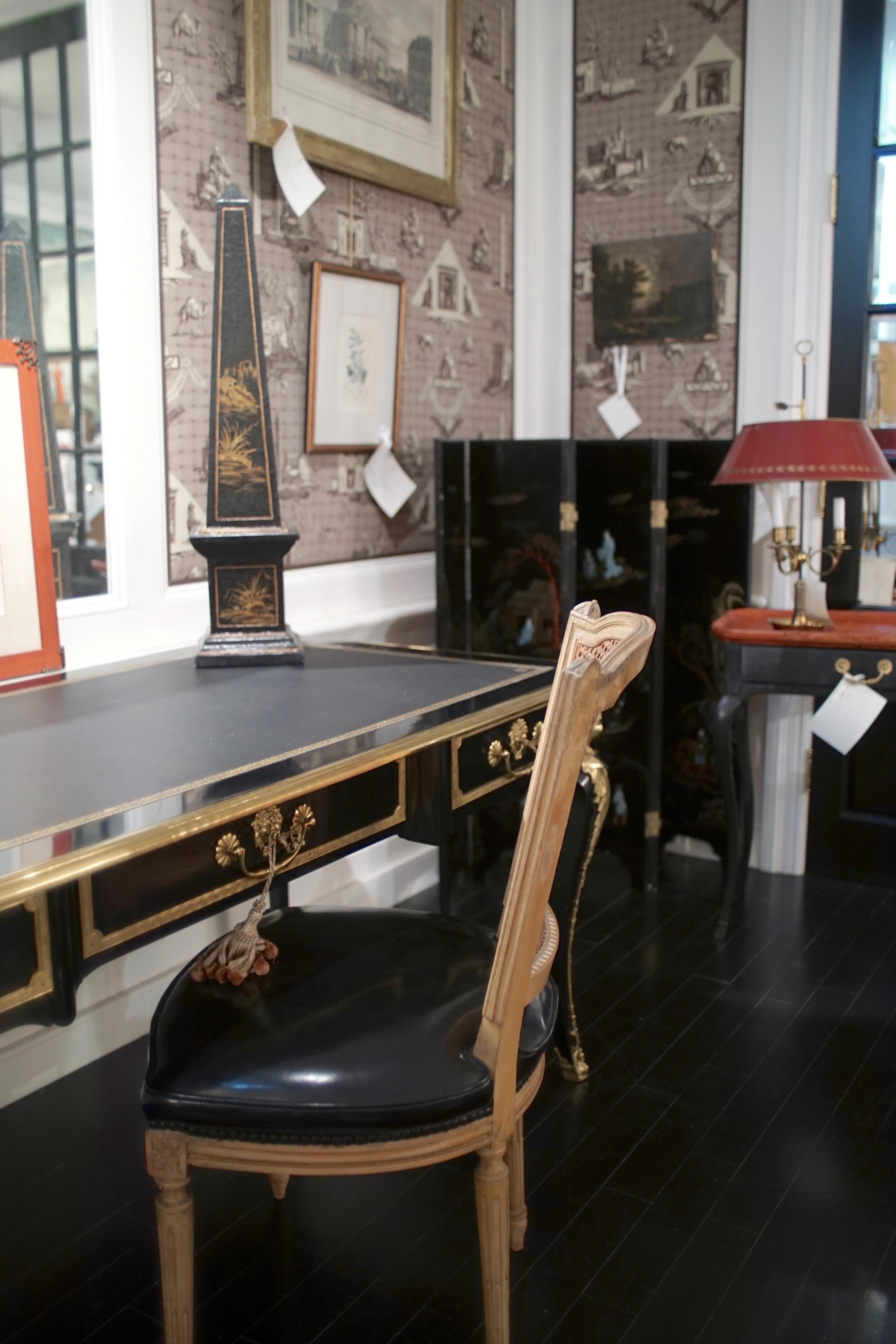 Louis XV Style Bureau Plat Desk, Black with Gilded Bronze Details In Good Condition In Montreal, Quebec
