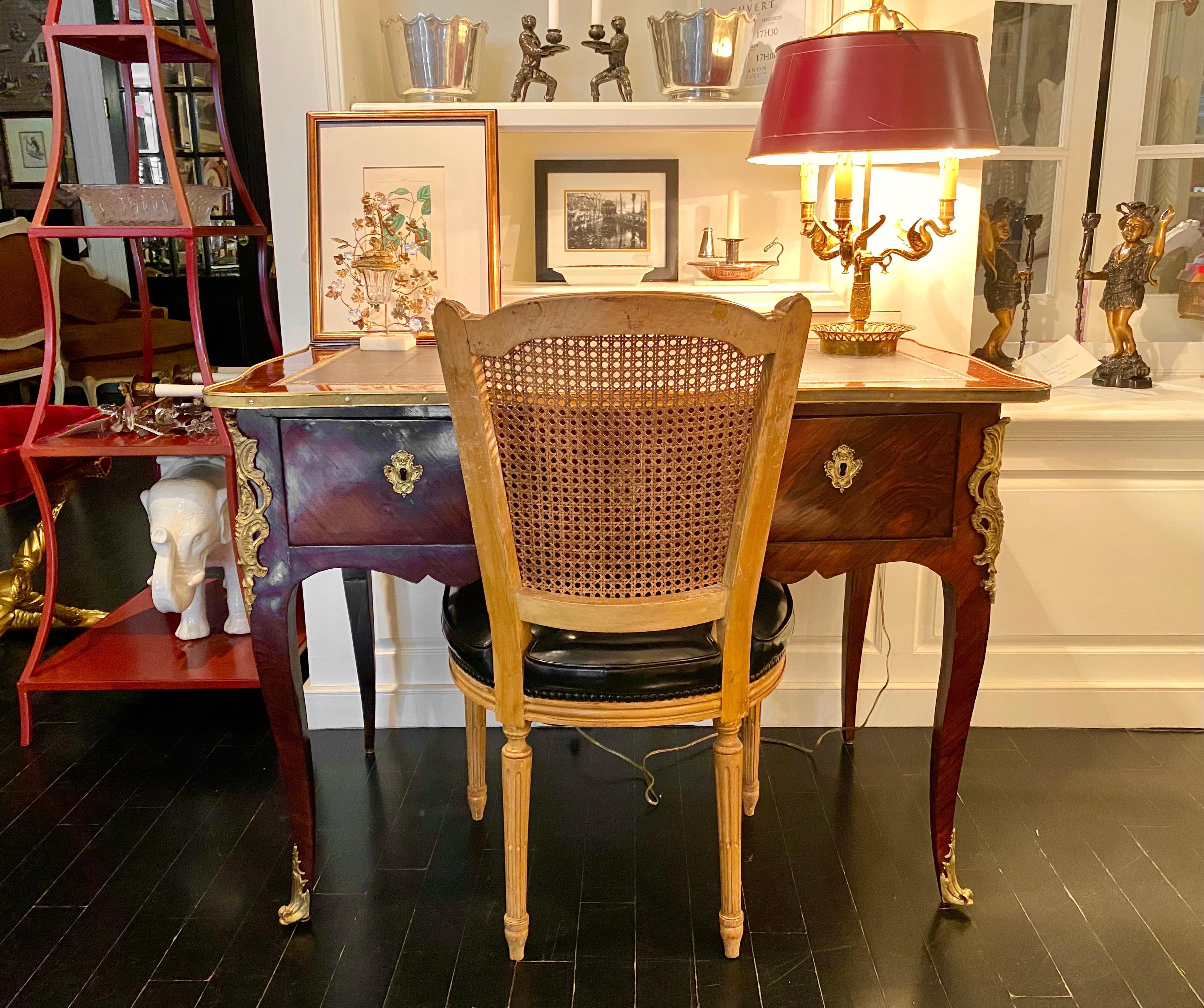 Schreibtisch im Louis-XV-Stil aus Palisanderholz und Ormulu im Angebot 12