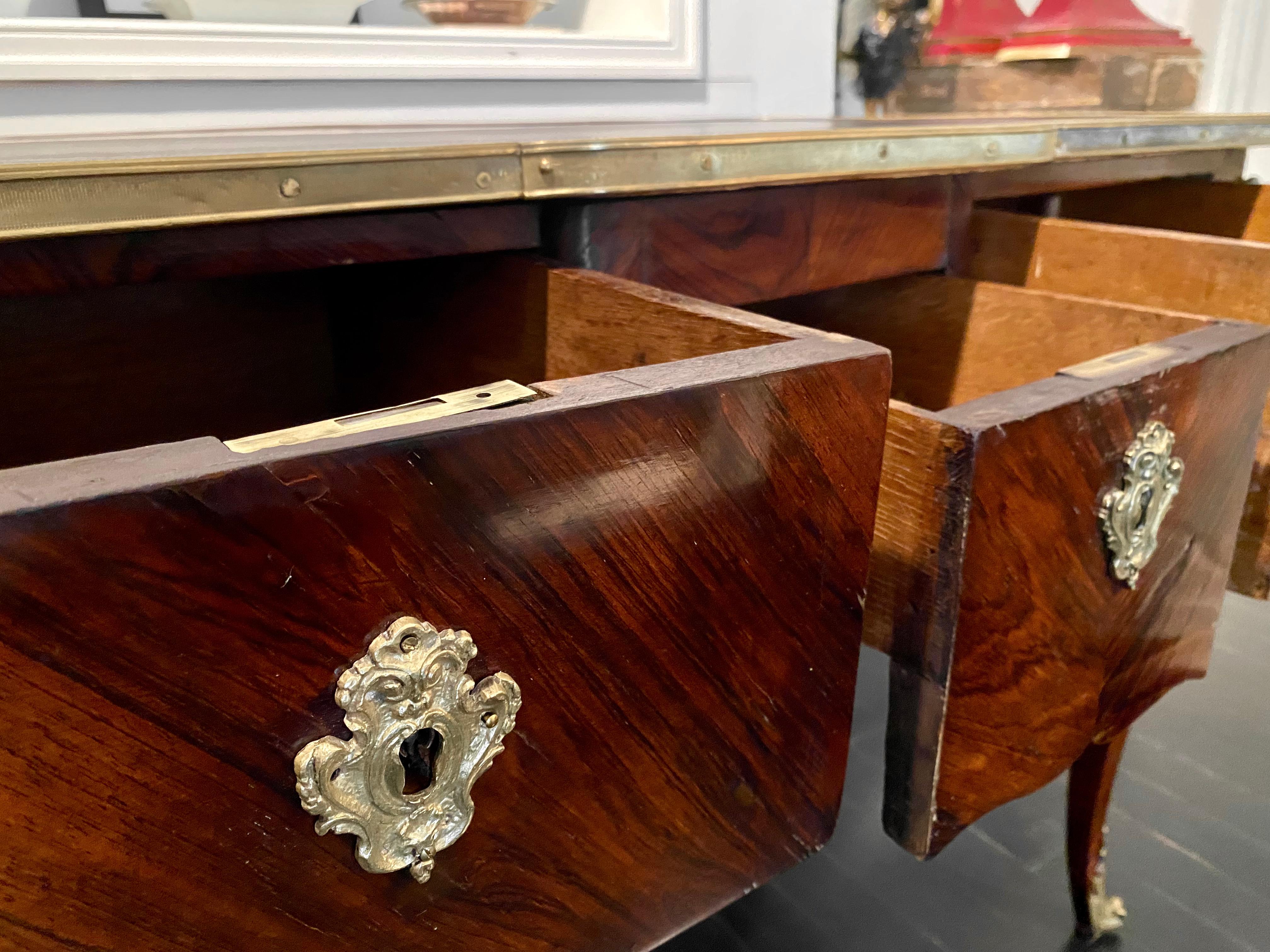 Louis XV Style Bureau Plat Writing Desk, Rosewood and Ormulu In Good Condition For Sale In Montreal, Quebec