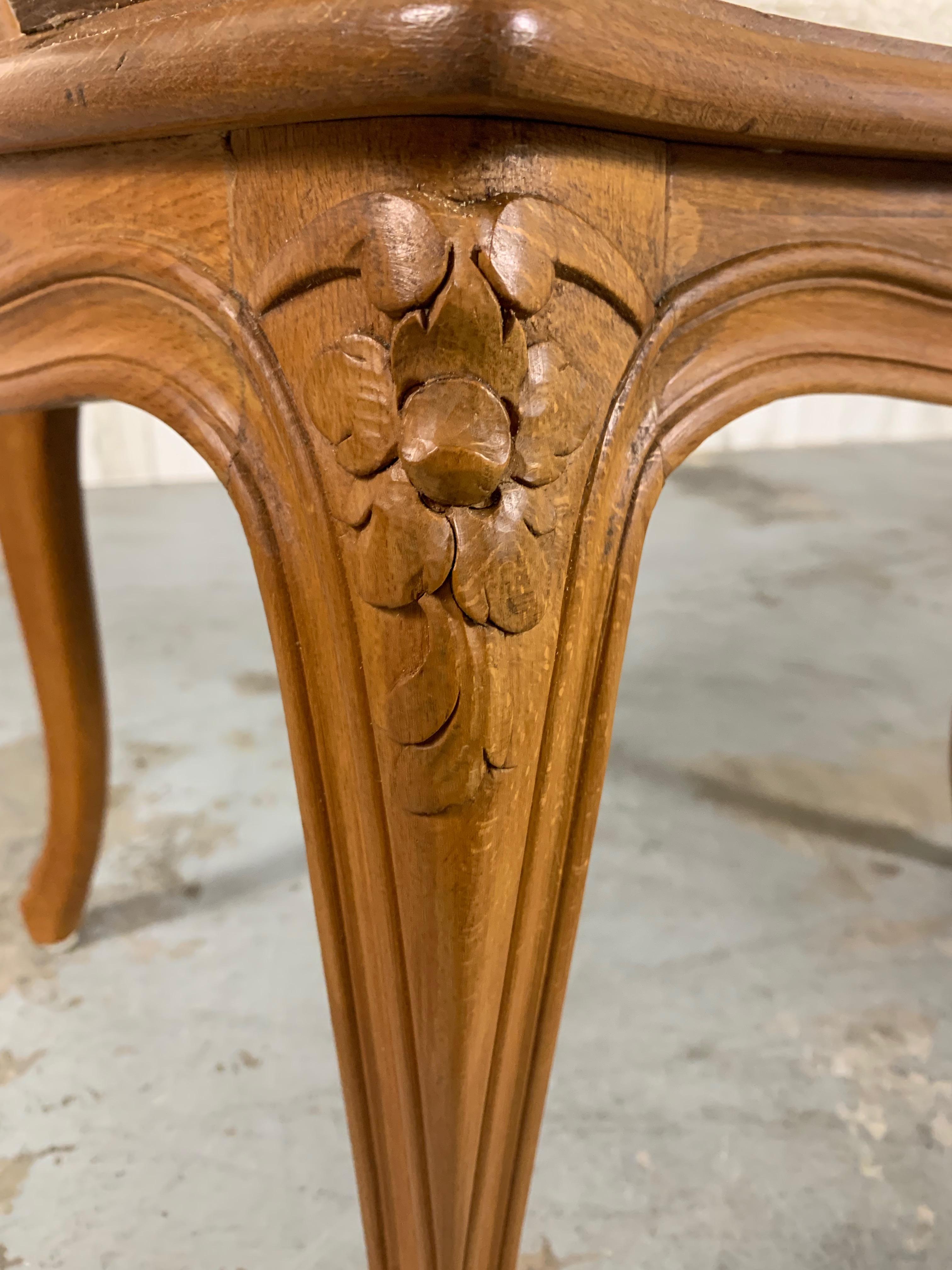 Sillón con brazos de caña estilo Louis XV en venta 4