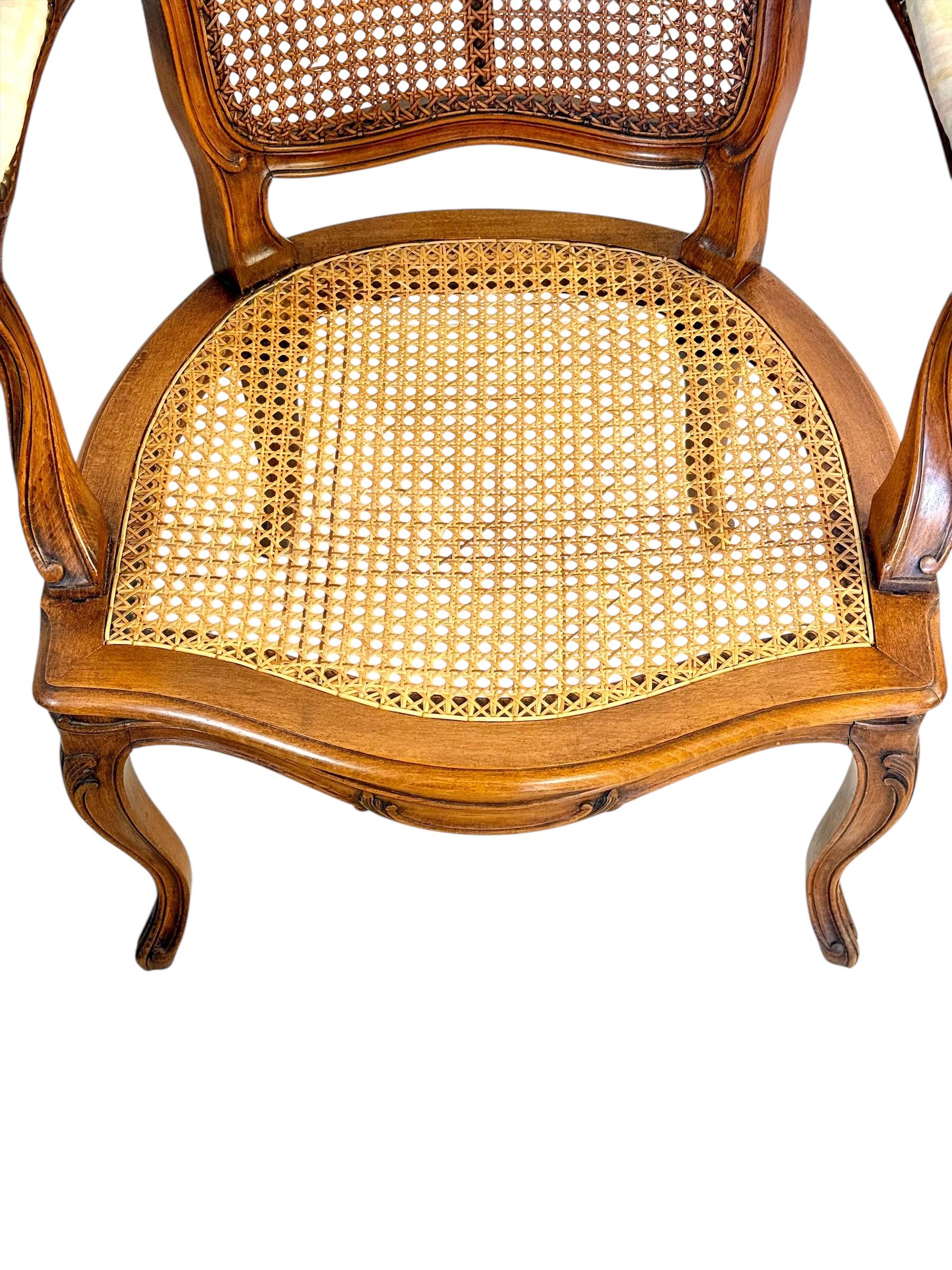 Sillón con Bastón Estilo Luis XV en Nogal, Francia Finales S. XIX en venta 4