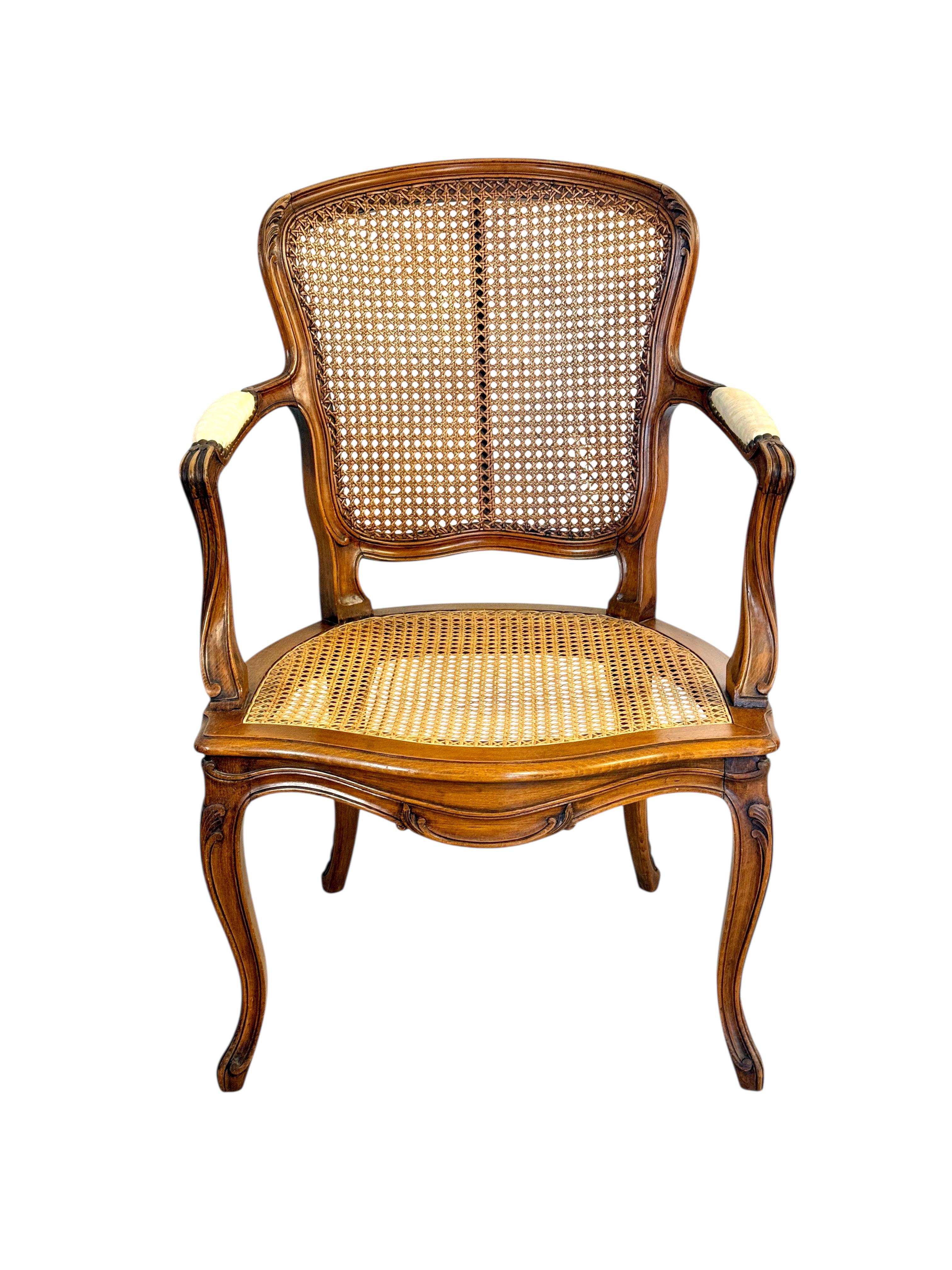 Sillón con Bastón Estilo Luis XV en Nogal, Francia Finales S. XIX en venta 5