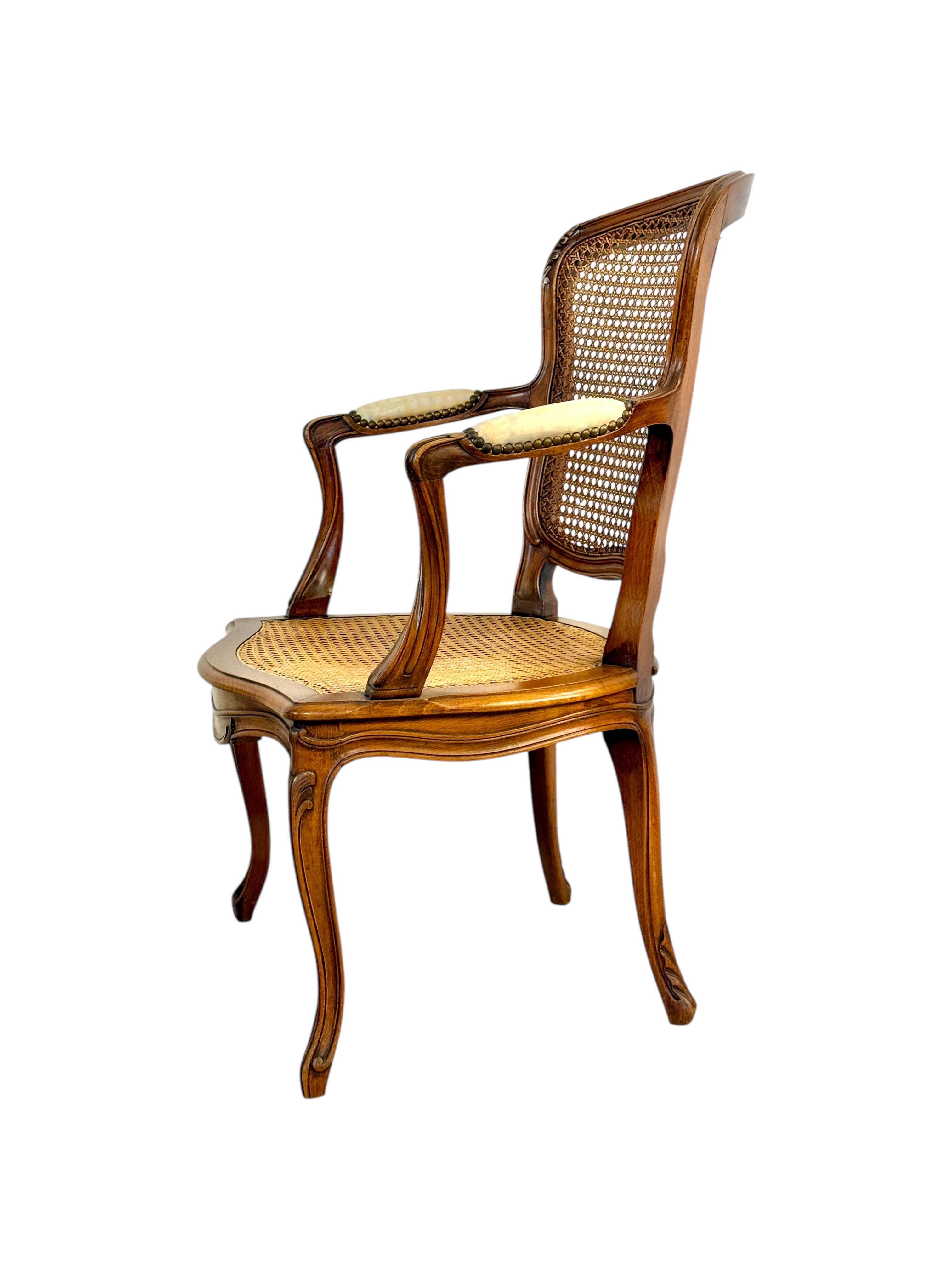 Sillón con Bastón Estilo Luis XV en Nogal, Francia Finales S. XIX en venta 7