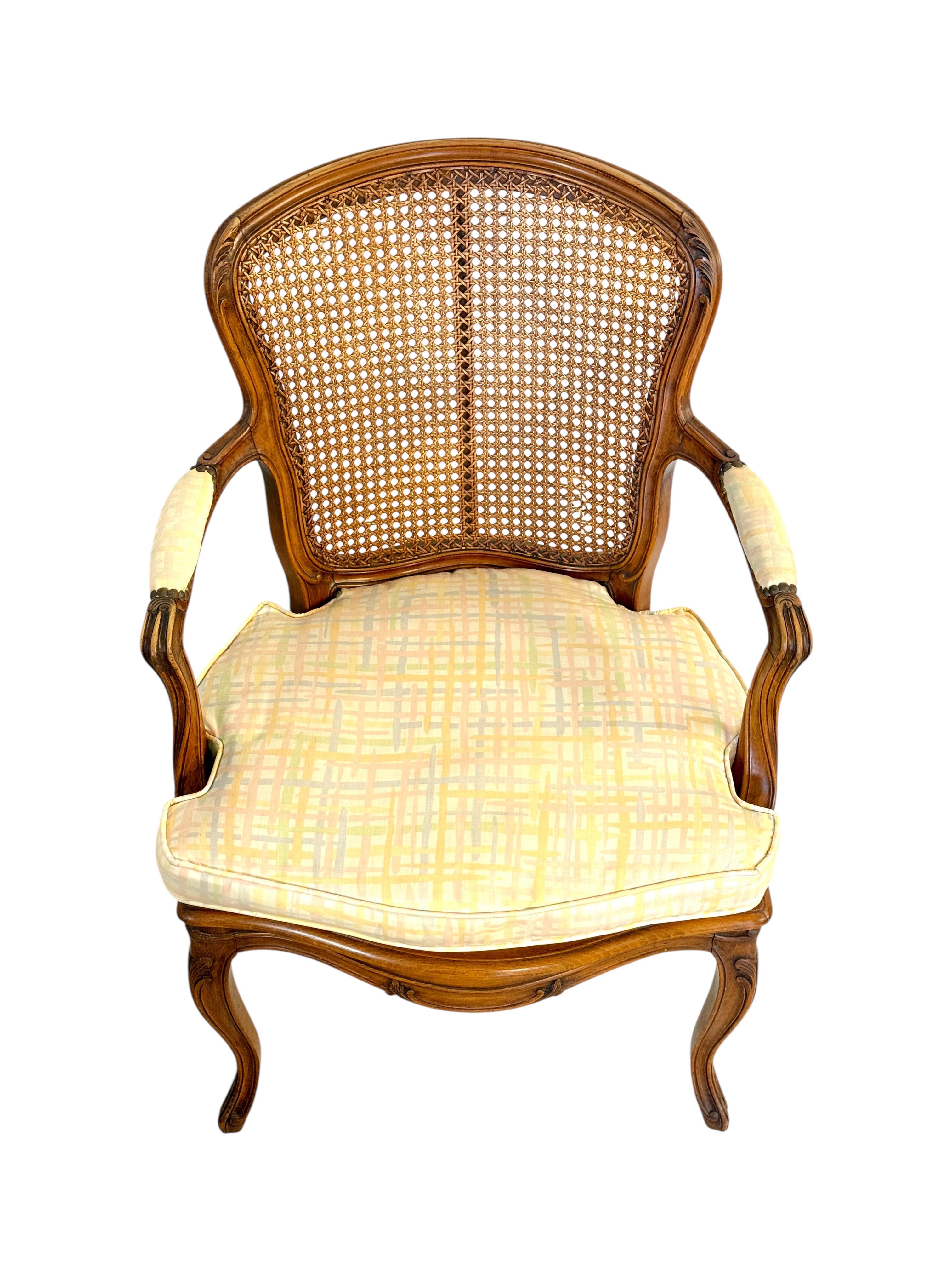 Sillón con Bastón Estilo Luis XV en Nogal, Francia Finales S. XIX Francés en venta