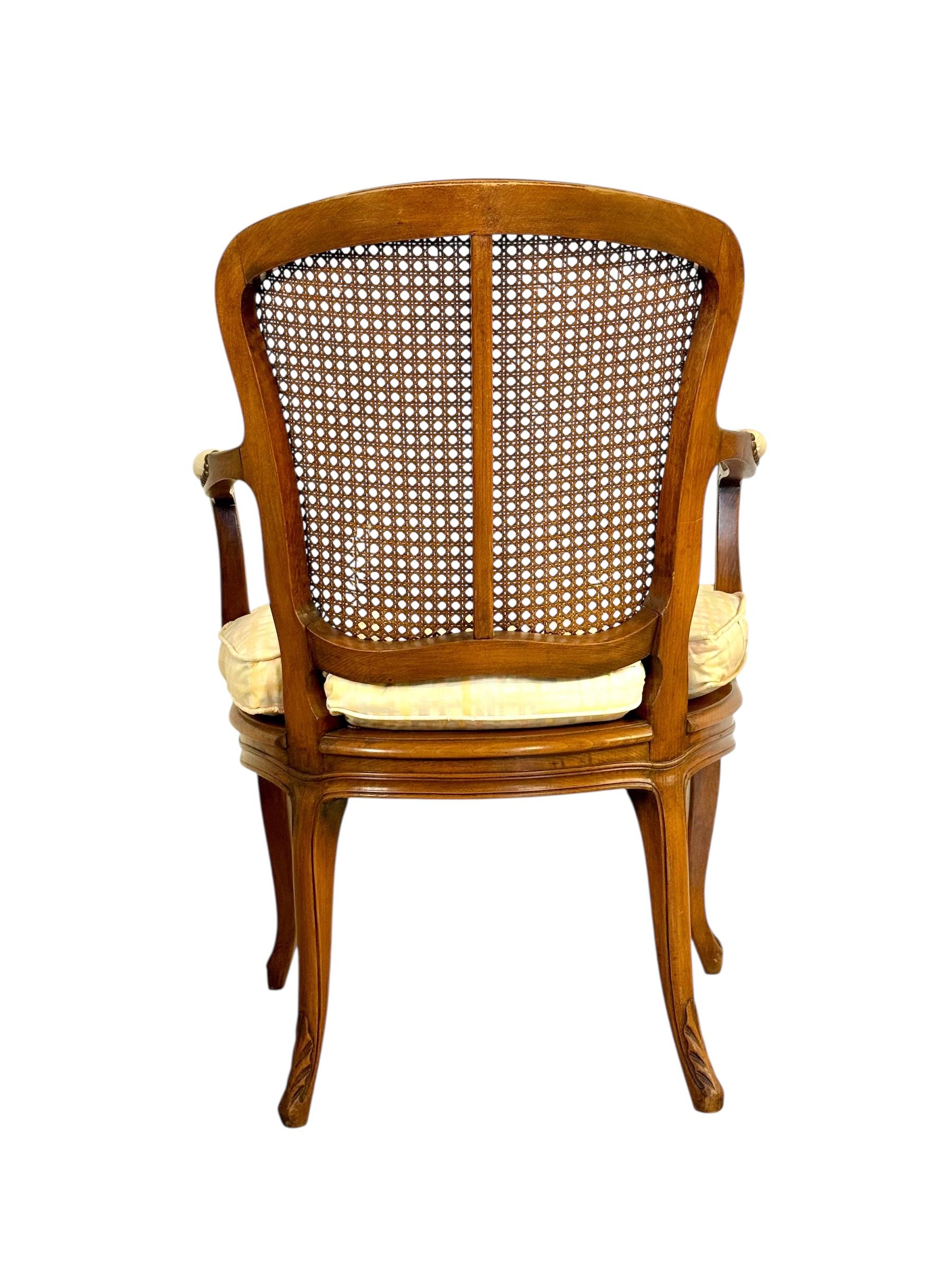 Sillón con Bastón Estilo Luis XV en Nogal, Francia Finales S. XIX en Bueno estado para la venta en LA CIOTAT, FR
