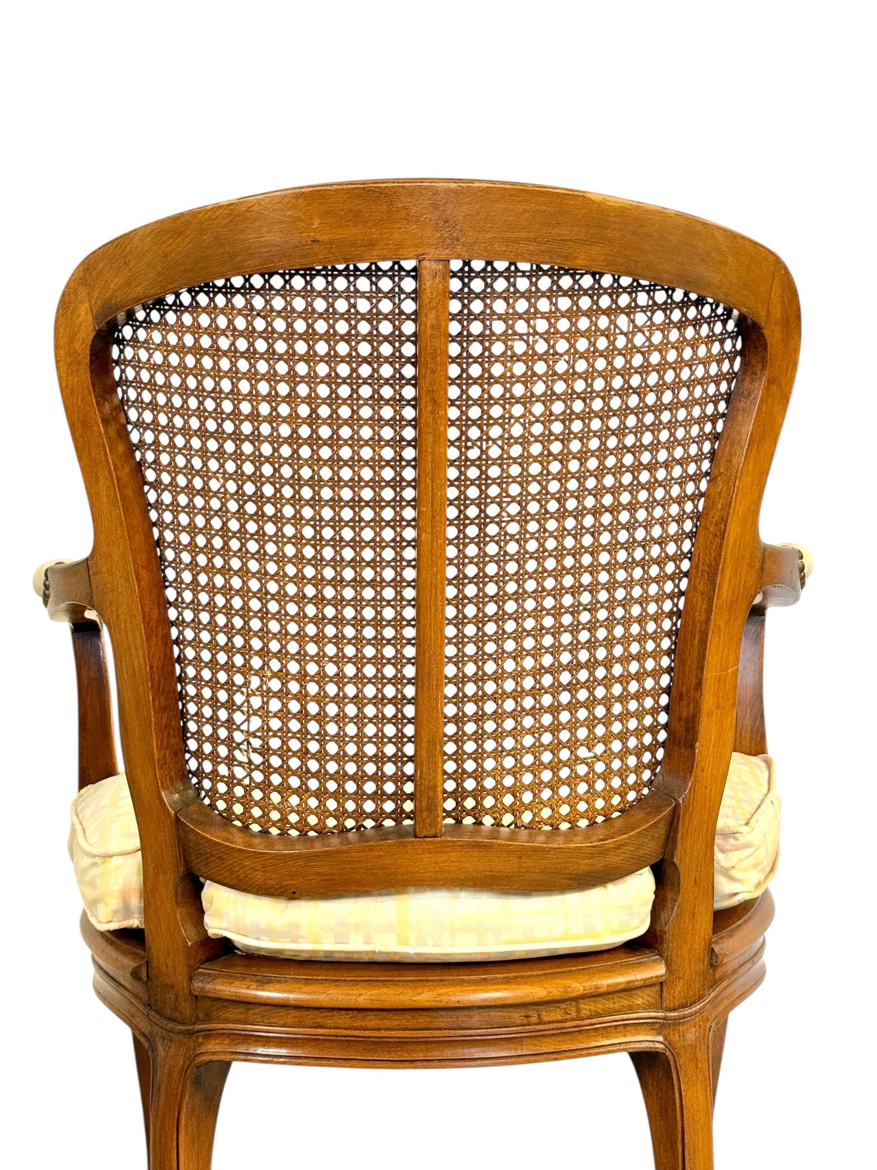 Sillón con Bastón Estilo Luis XV en Nogal, Francia Finales S. XIX siglo XIX en venta