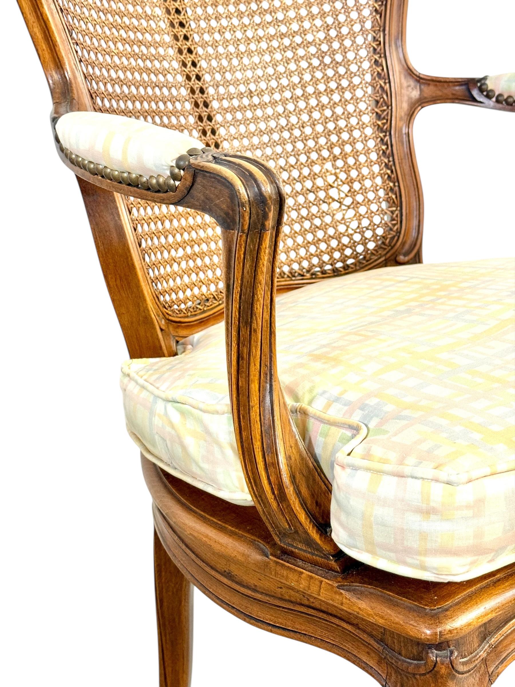 Sillón con Bastón Estilo Luis XV en Nogal, Francia Finales S. XIX en venta 1