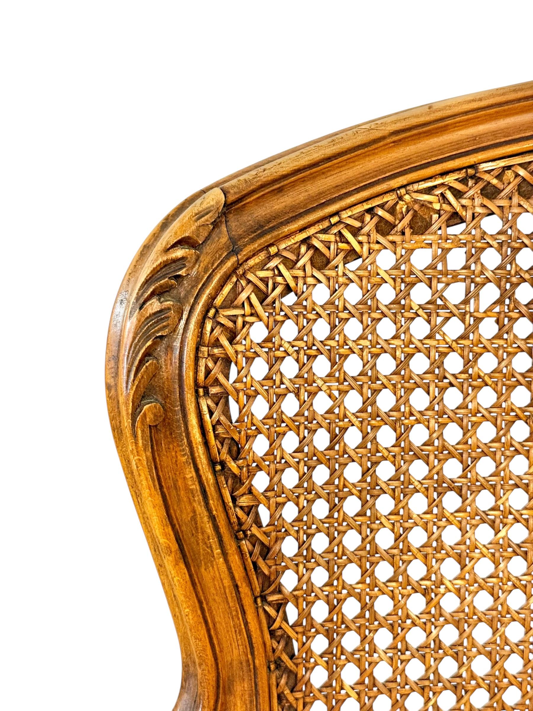 Sillón con Bastón Estilo Luis XV en Nogal, Francia Finales S. XIX en venta 2