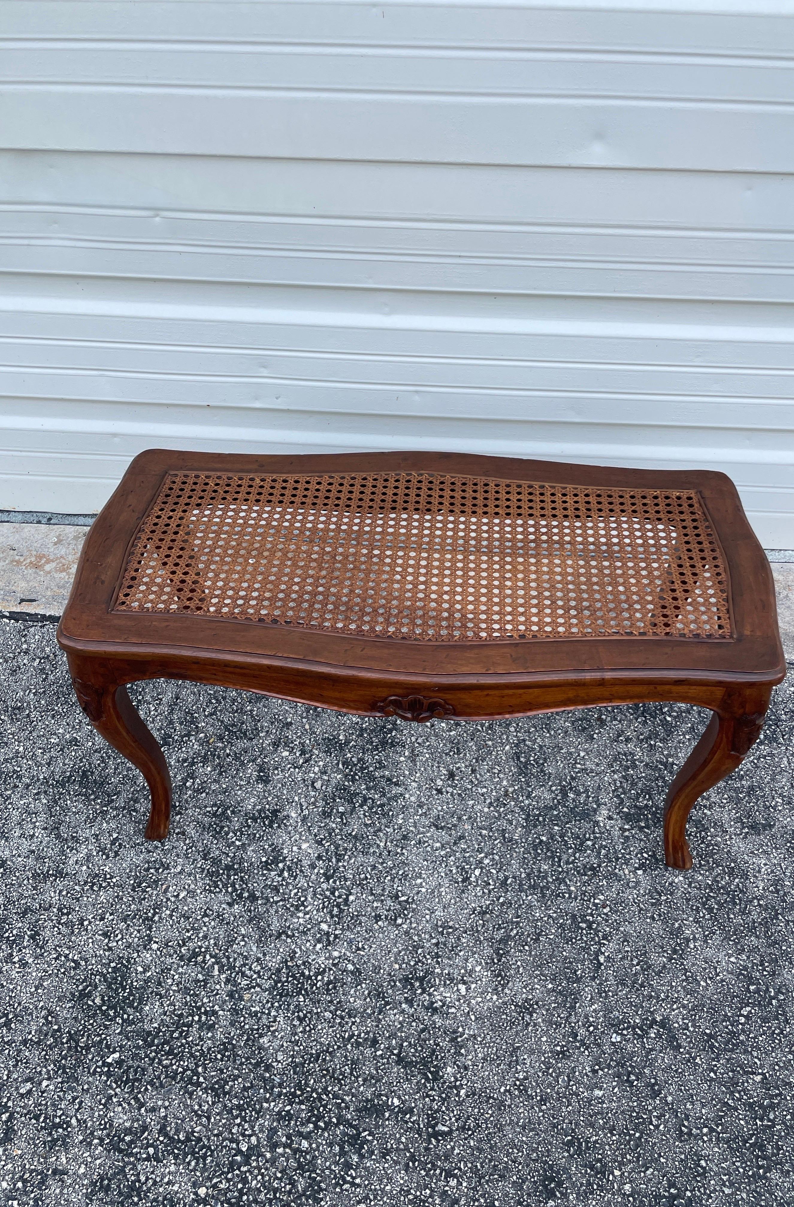Banco con Asiento de Caña Estilo Luis XV Madera frutal en venta