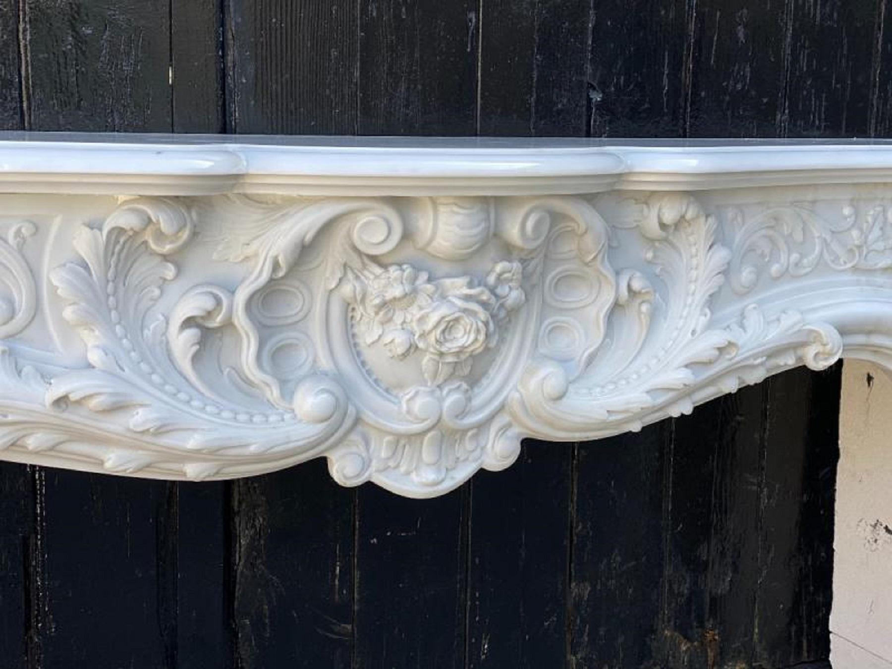 Louis XV Style Carrara Marble Fireplace, Circa 1970 In Good Condition In Brussels, BE