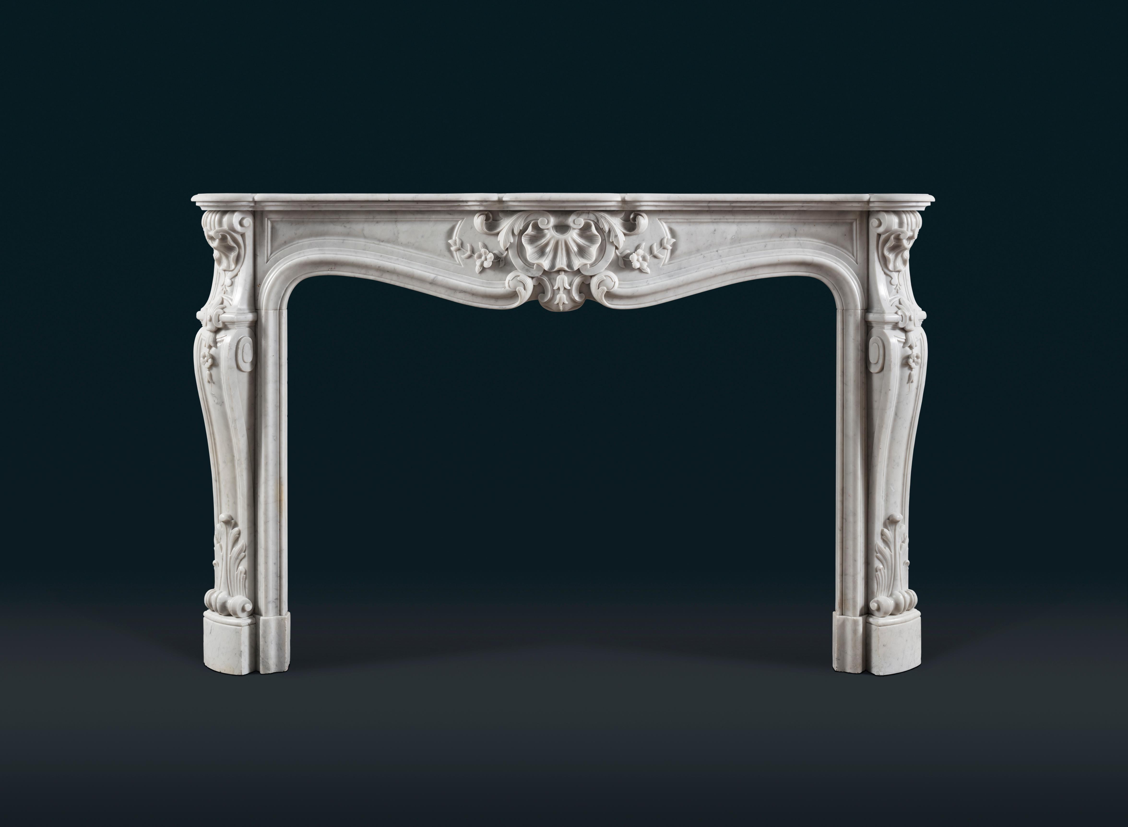 Louis XV Style Carrara Marble Fireplace Surround in the Rococo Manner In Good Condition For Sale In Twickenham, GB