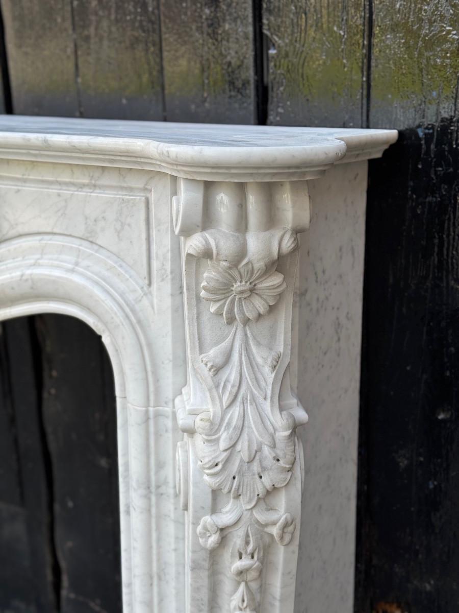 Kaminsims aus Carrara-Marmor im Louis XV-Stil, CIRCA 1980 im Angebot 5