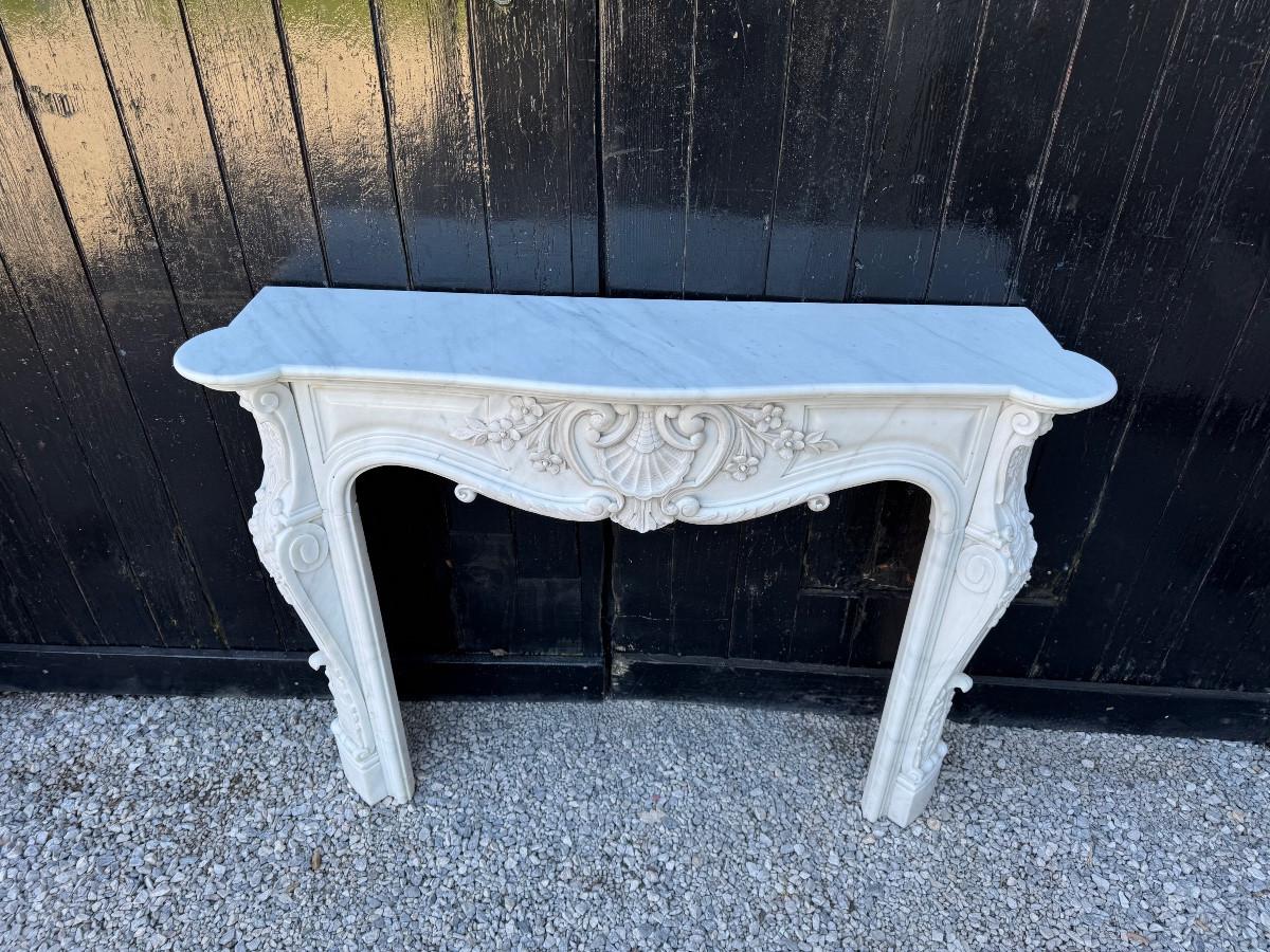 Cheminée en marbre de Carrare de style Louis XV Circa 1980 Bon état - En vente à Honnelles, WHT