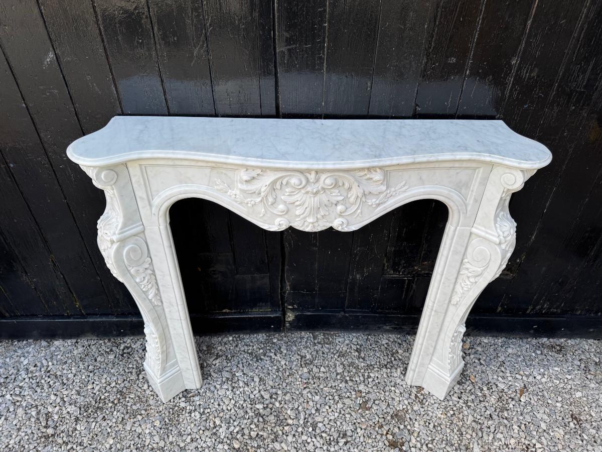 Marbre Cheminée en marbre de Carrare de style Louis XV, vers 1980 en vente